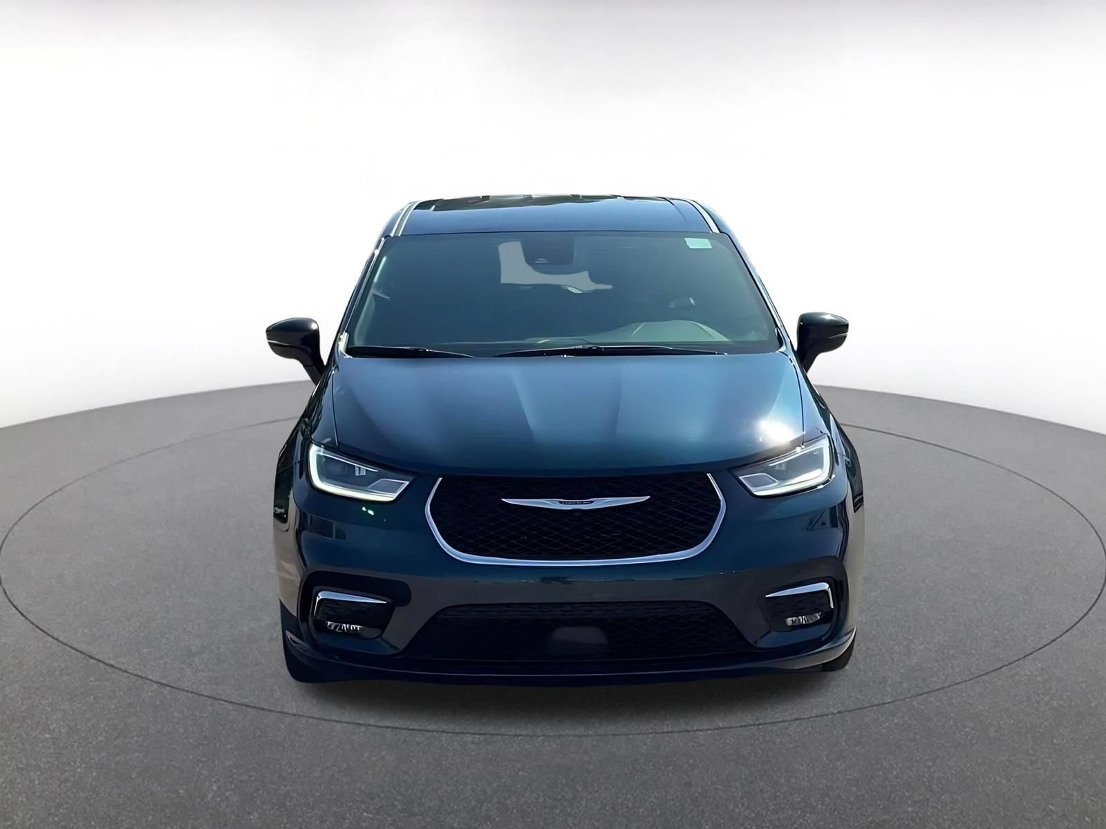 Thumbnail: 2025 Chrysler Pacifica - 4