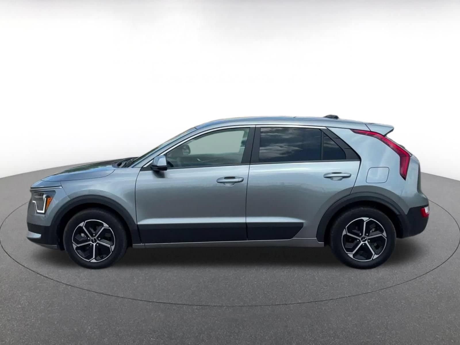 Thumbnail: 2026 Kia Niro - 7