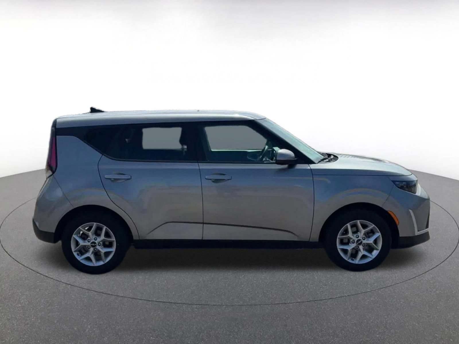 2025 Kia Soul LX - Photo 15