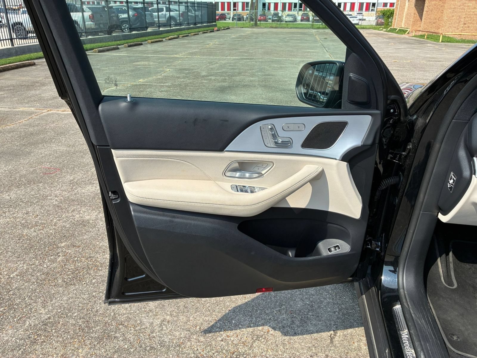 Thumbnail: 2026 Mercedes-Benz GLE - 18