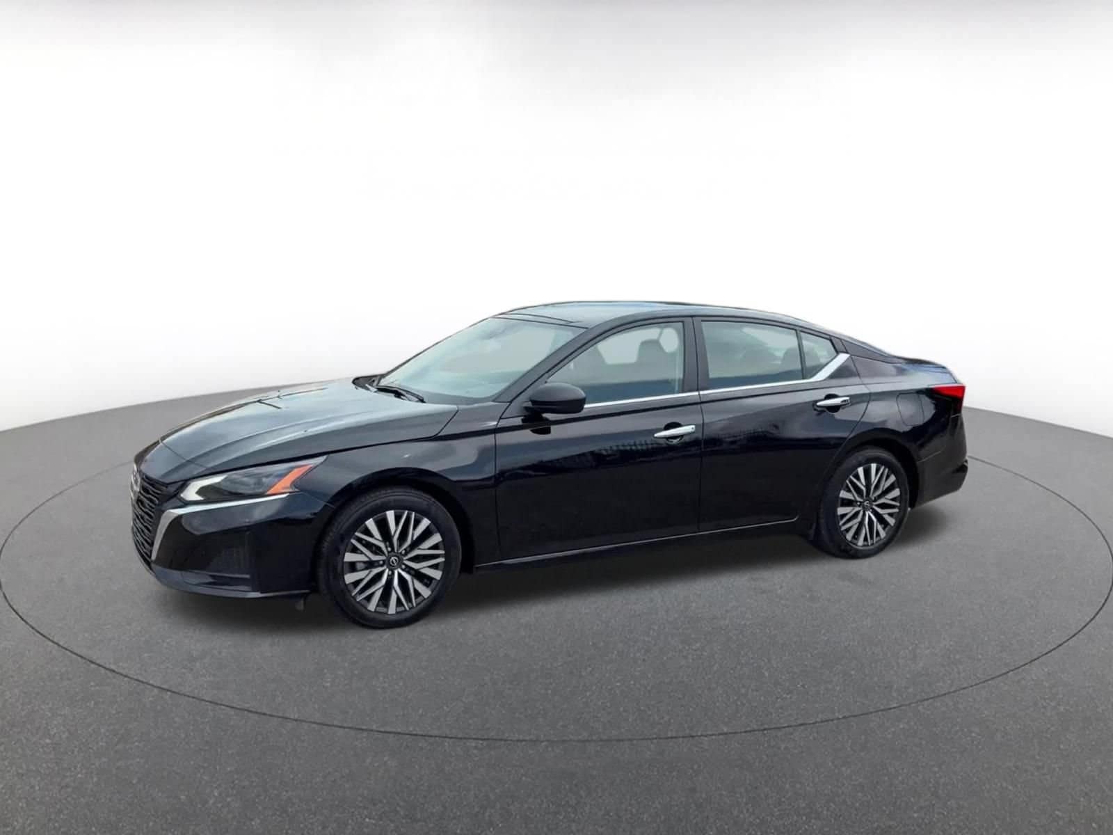 Thumbnail: 2025 Nissan Altima - 8