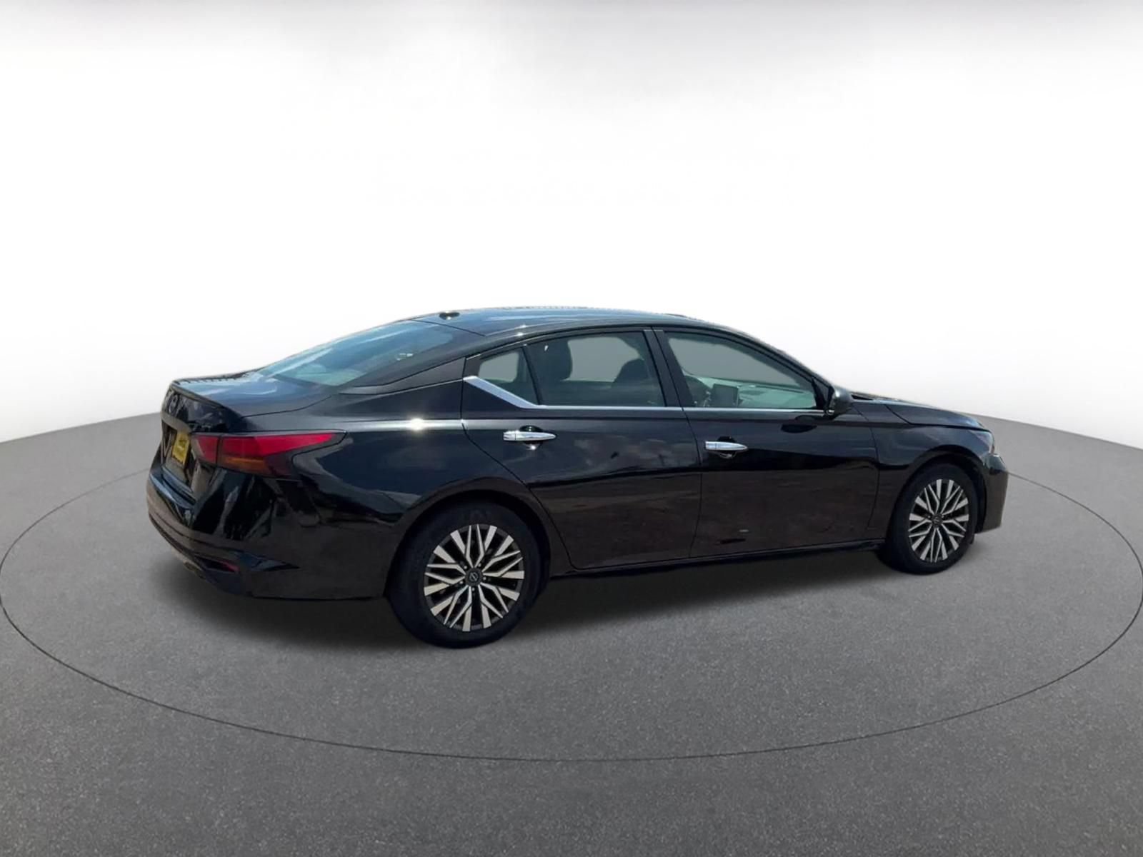 Thumbnail: 2025 Nissan Altima - 13