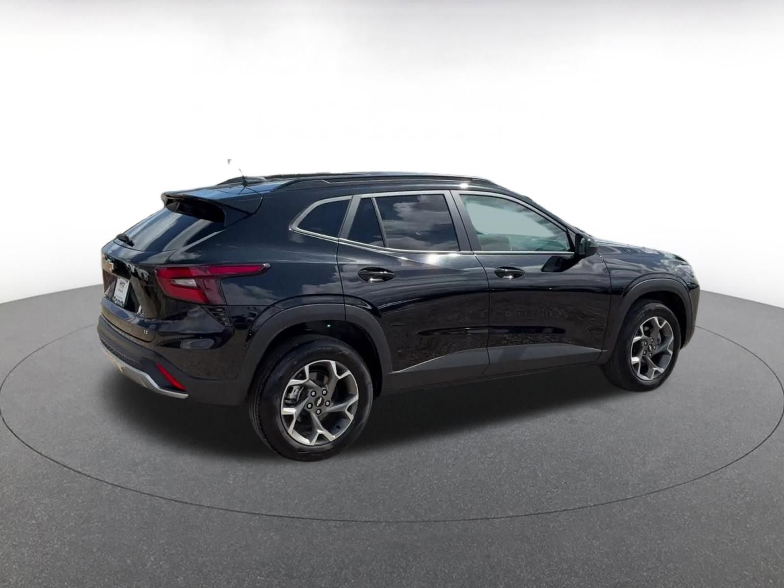 Thumbnail: 2025 Chevrolet Trax - 15