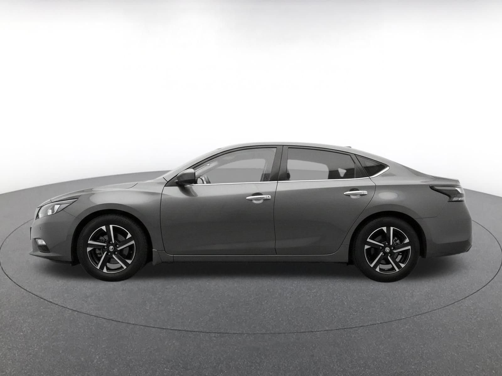 Thumbnail: 2025 Nissan Sentra - 4
