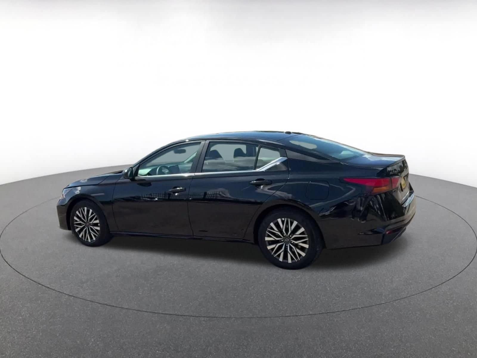 Thumbnail: 2026 Nissan Altima - 10