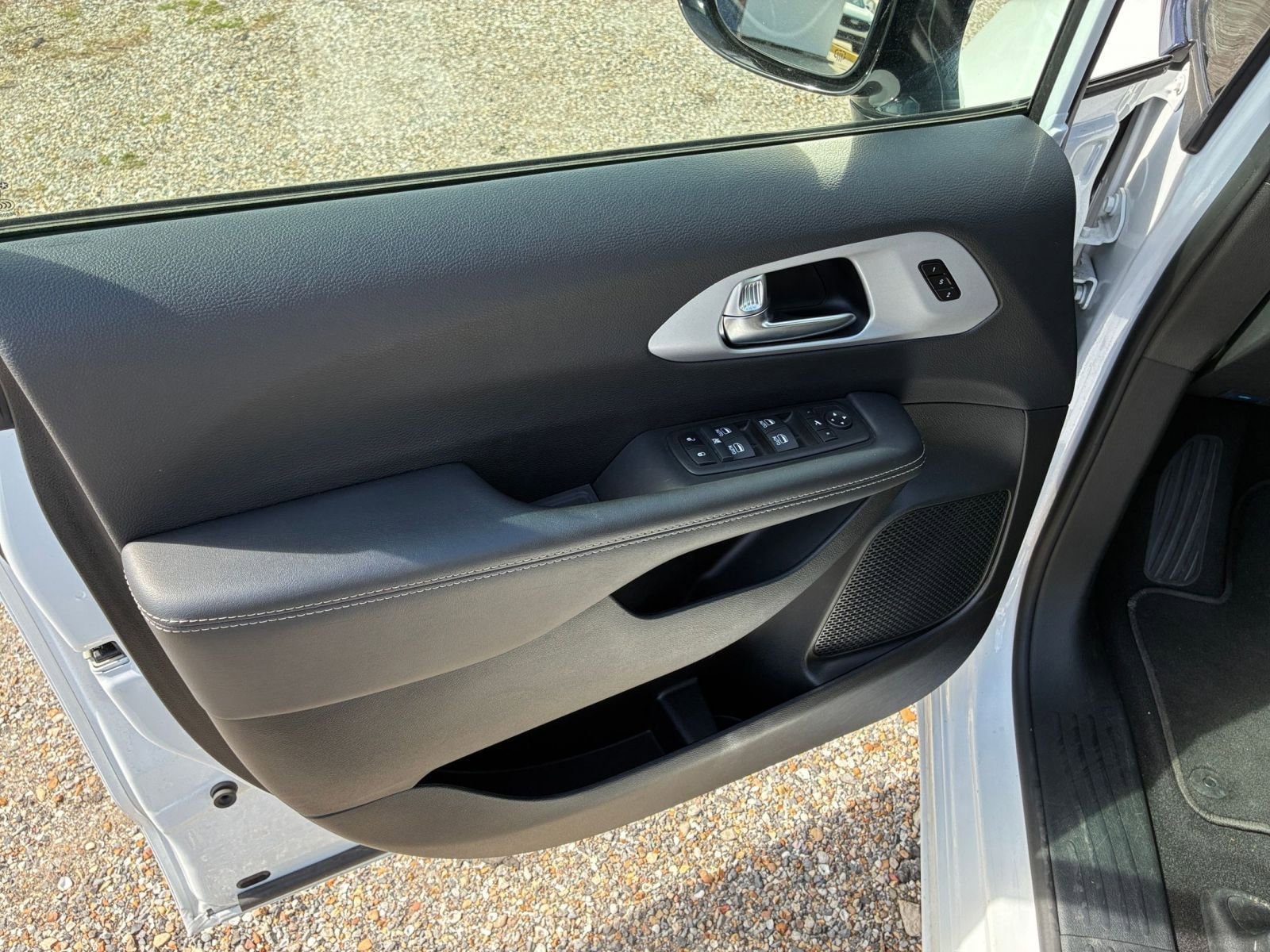 Thumbnail: 2025 Chrysler Pacifica - 18