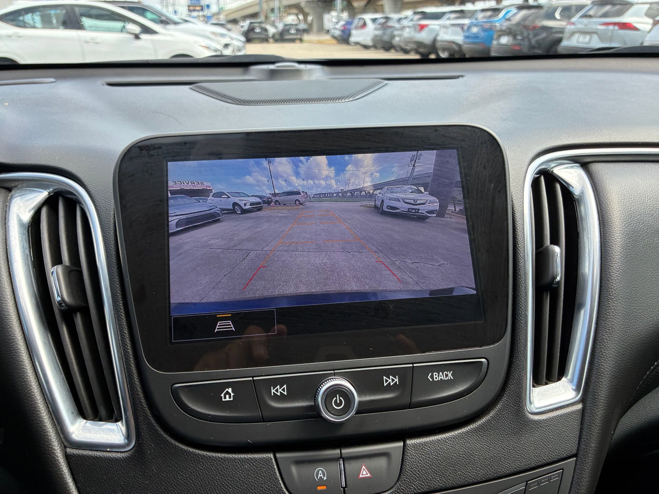 Thumbnail: 2024 Chevrolet Malibu - 21