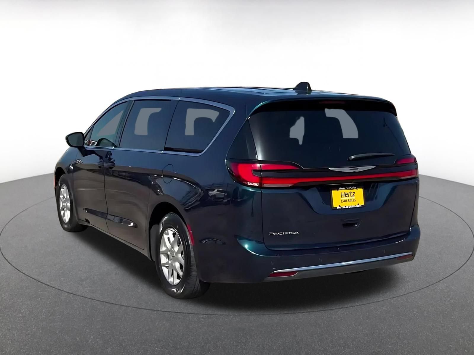 Thumbnail: 2025 Chrysler Pacifica - 9