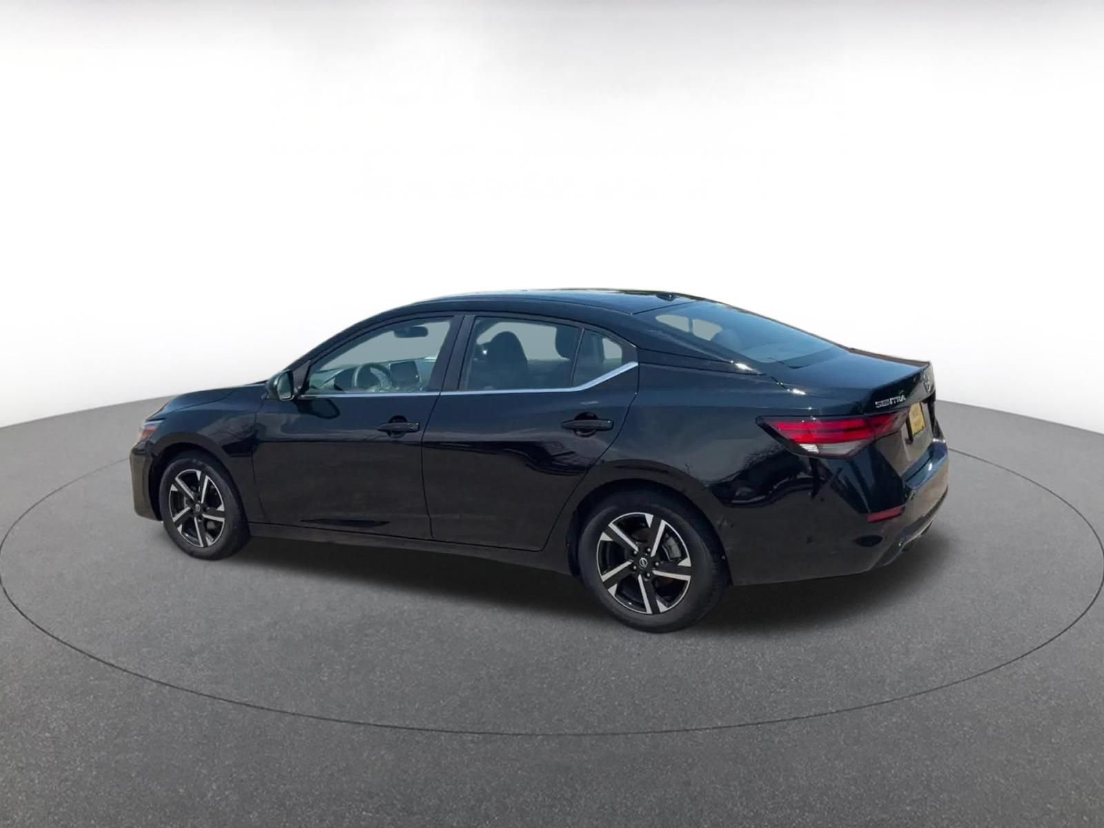Thumbnail: 2025 Nissan Sentra - 10