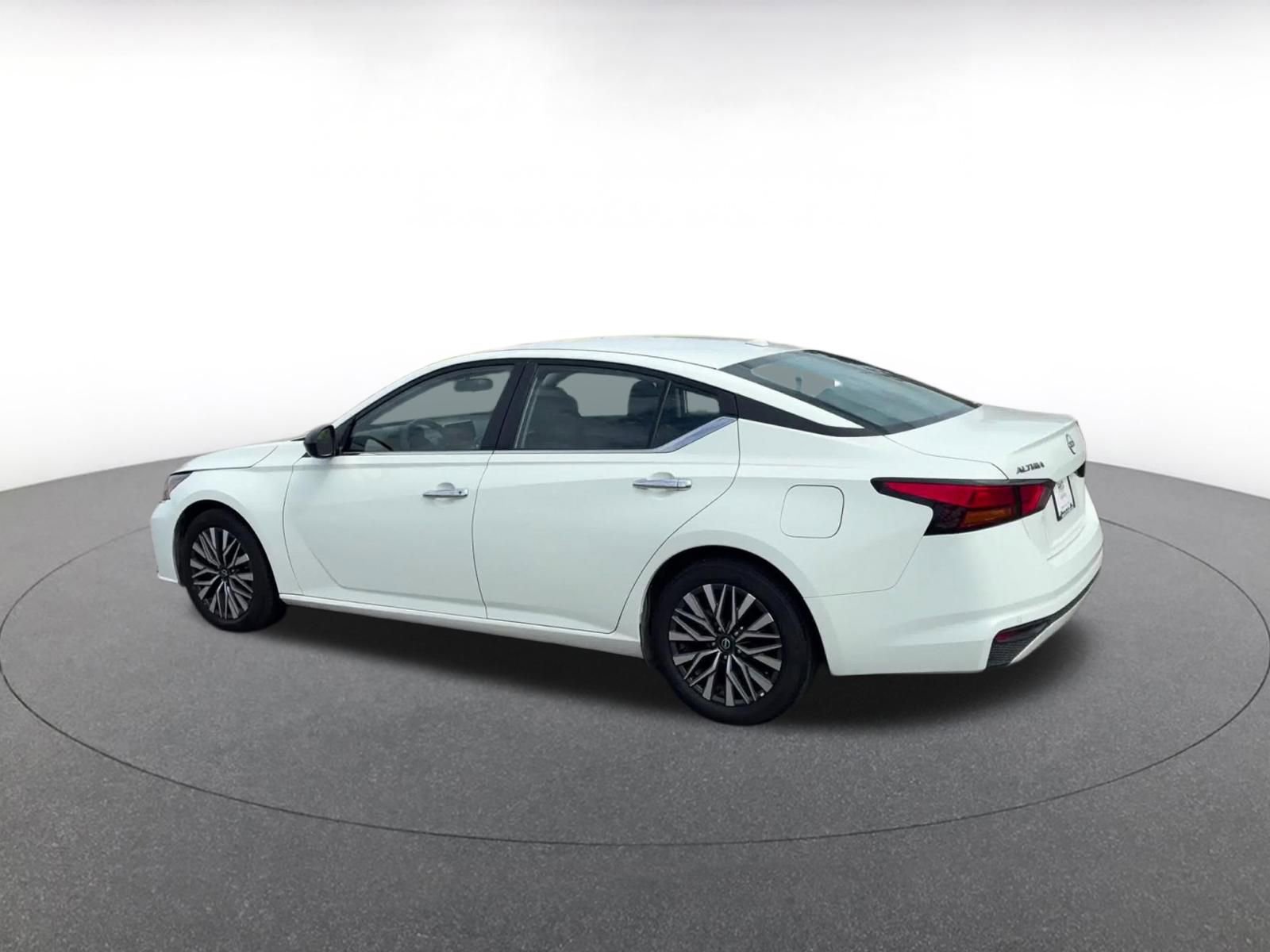 Thumbnail: 2025 Nissan Altima - 10