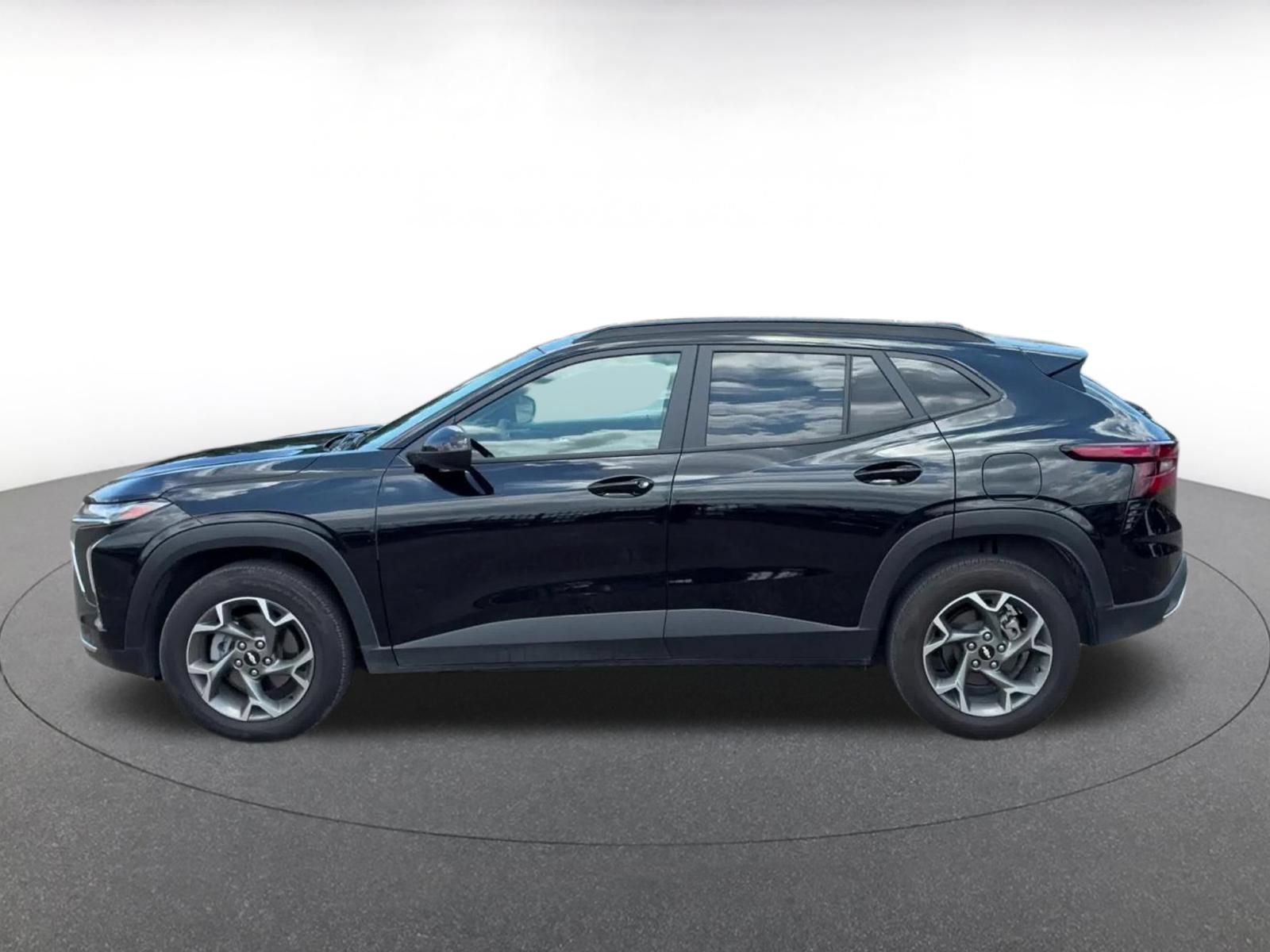 Thumbnail: 2025 Chevrolet Trax - 9