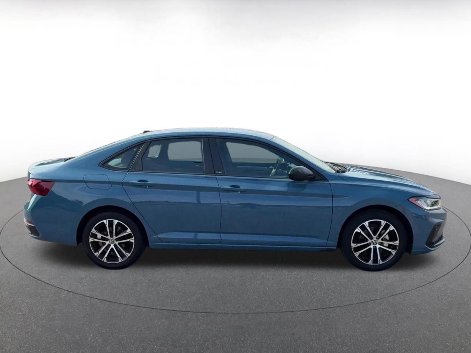 Thumbnail: 2025 Volkswagen Jetta - 16