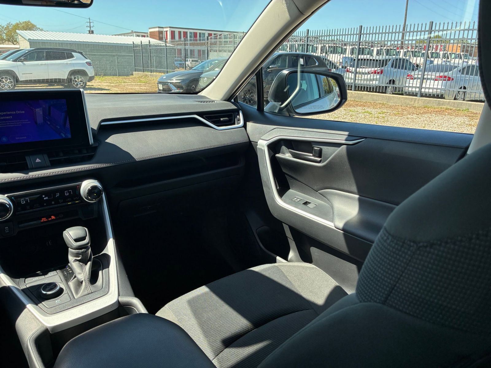 Thumbnail: 2025 Toyota RAV4 - 34