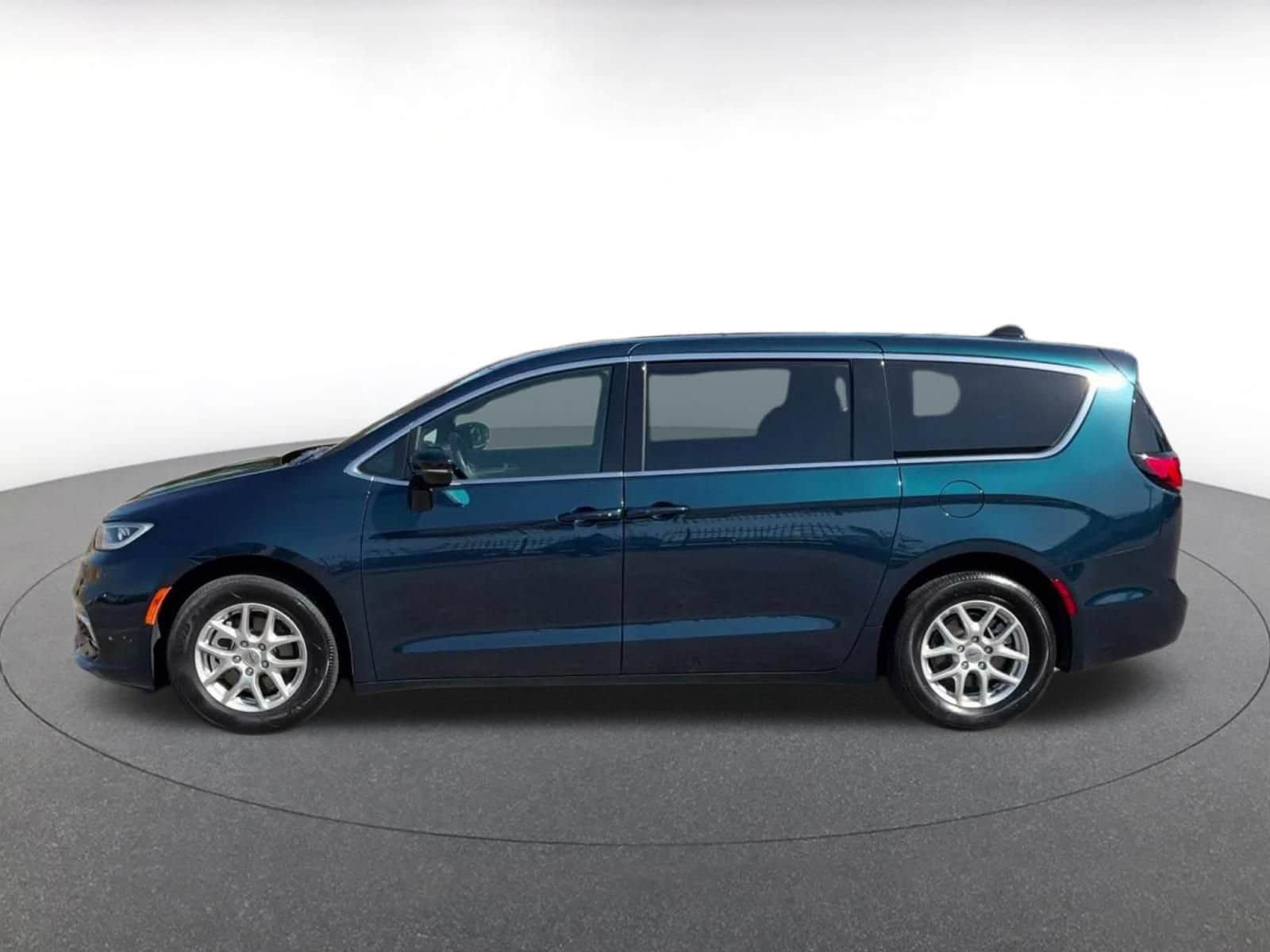 Thumbnail: 2025 Chrysler Pacifica - 7