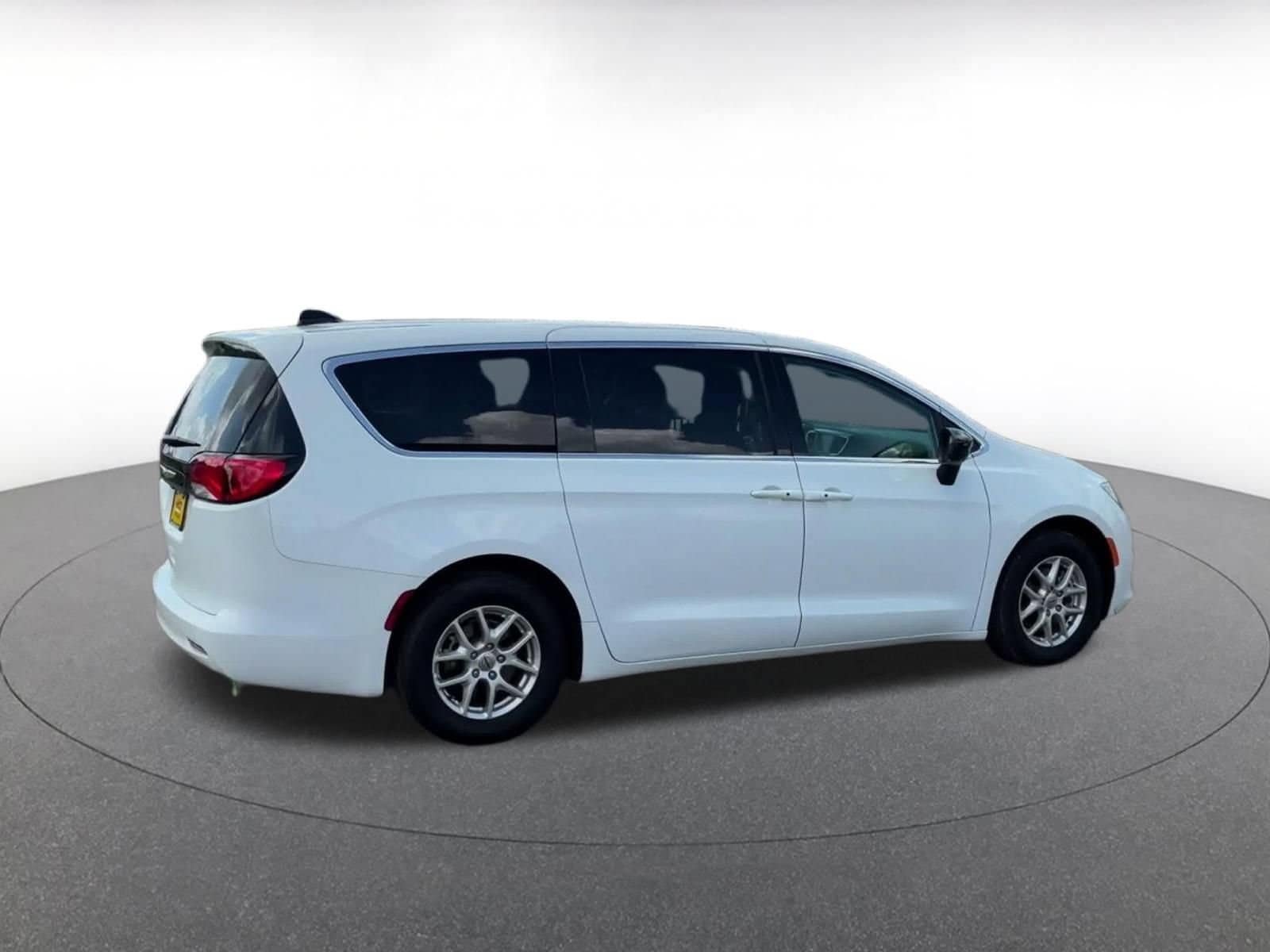 Thumbnail: 2024 Chrysler Voyager - 14