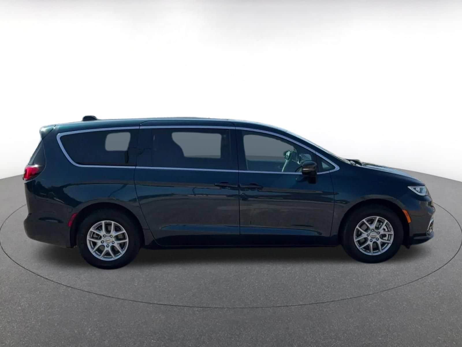 Thumbnail: 2025 Chrysler Pacifica - 13