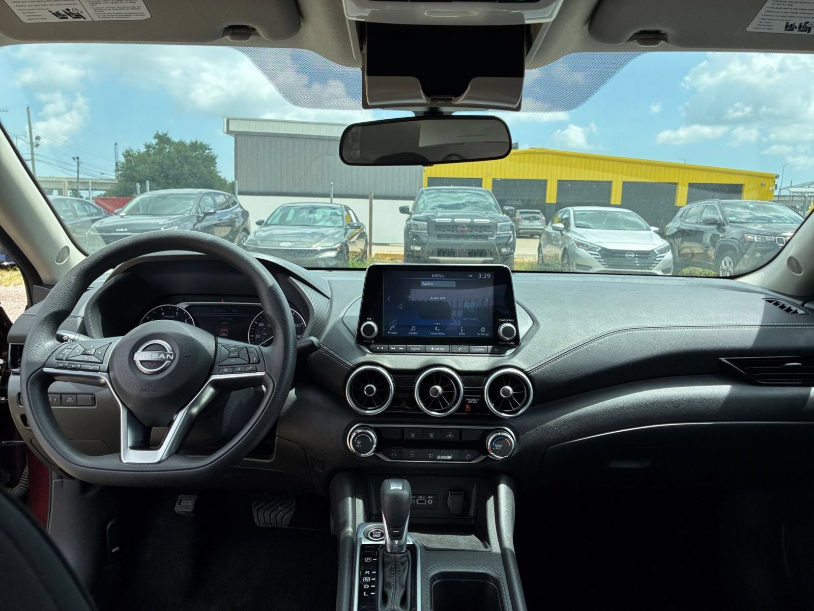 Thumbnail: 2025 Nissan Sentra - 32