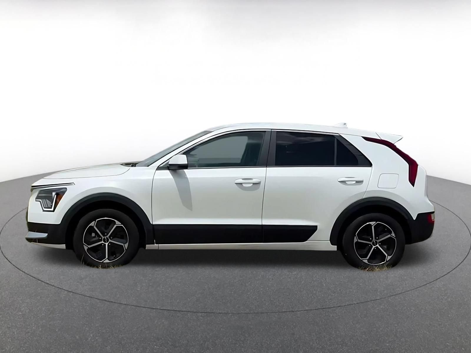 Thumbnail: 2026 Kia Niro - 9