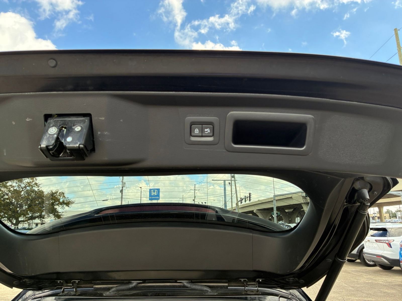 Thumbnail: 2025 Mazda CX-50 - 23