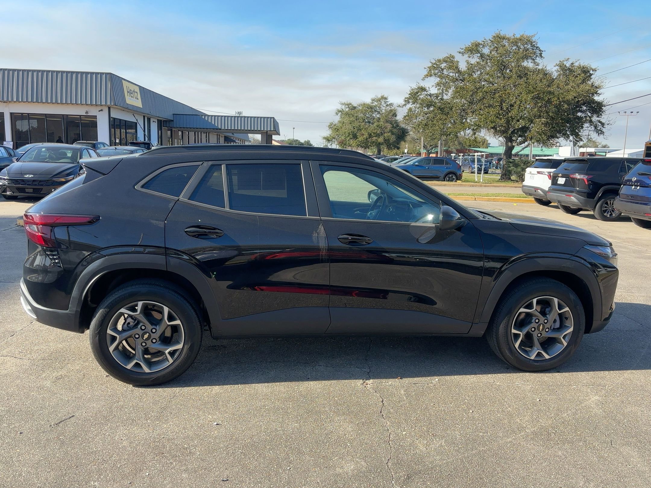 Thumbnail: 2025 Chevrolet Trax - 8