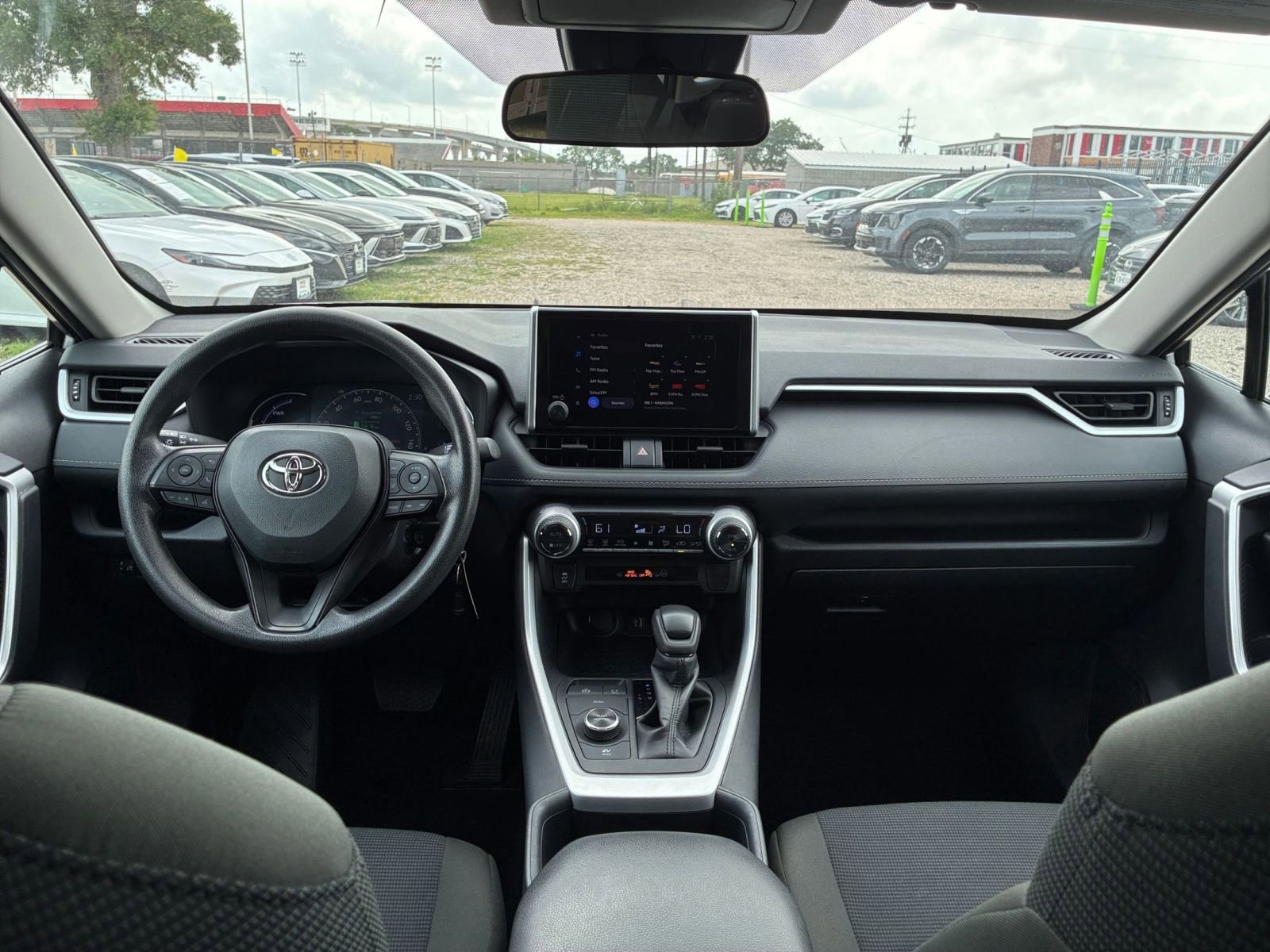 Thumbnail: 2025 Toyota RAV4 - 32