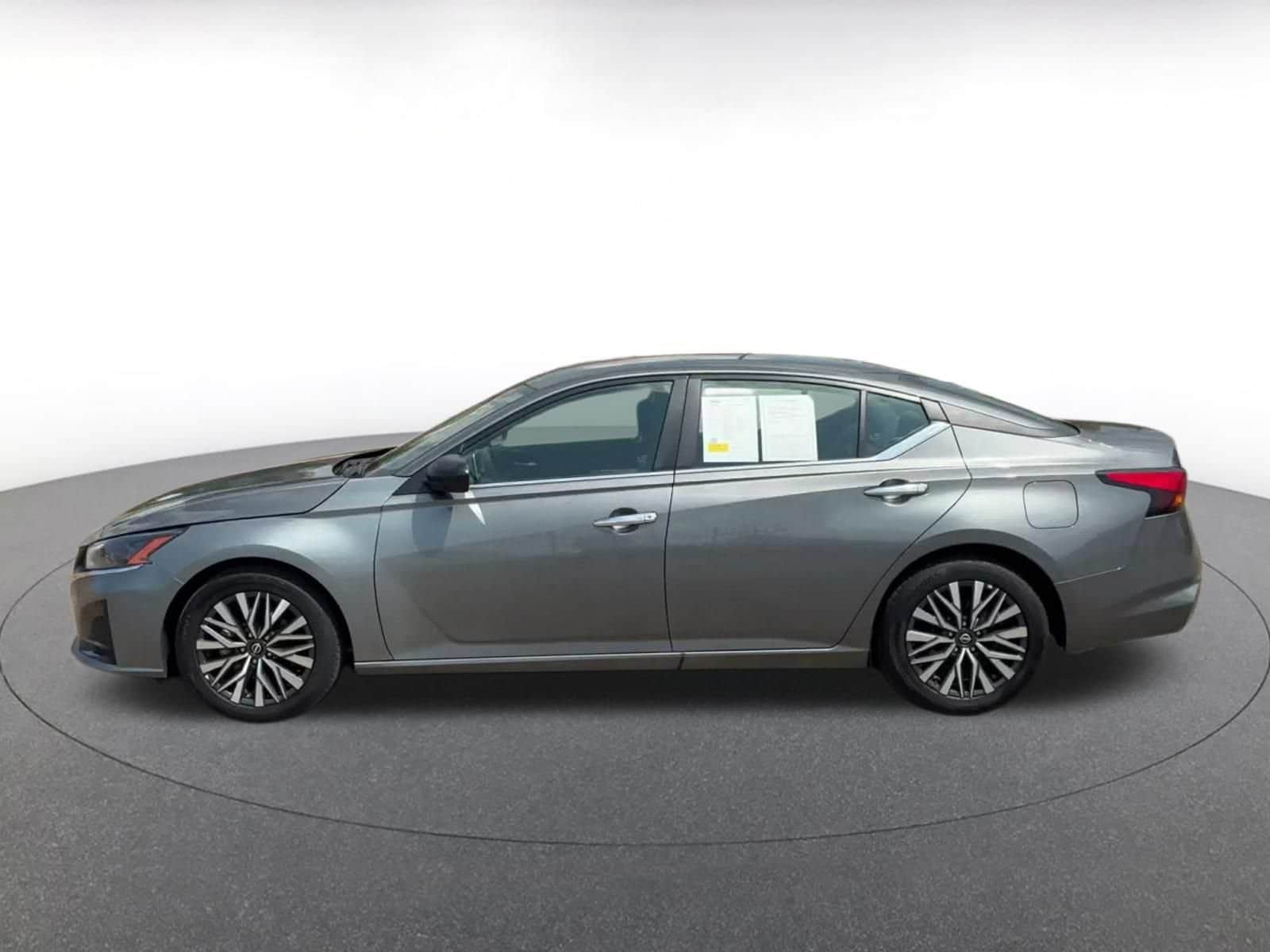 Thumbnail: 2025 Nissan Altima - 9