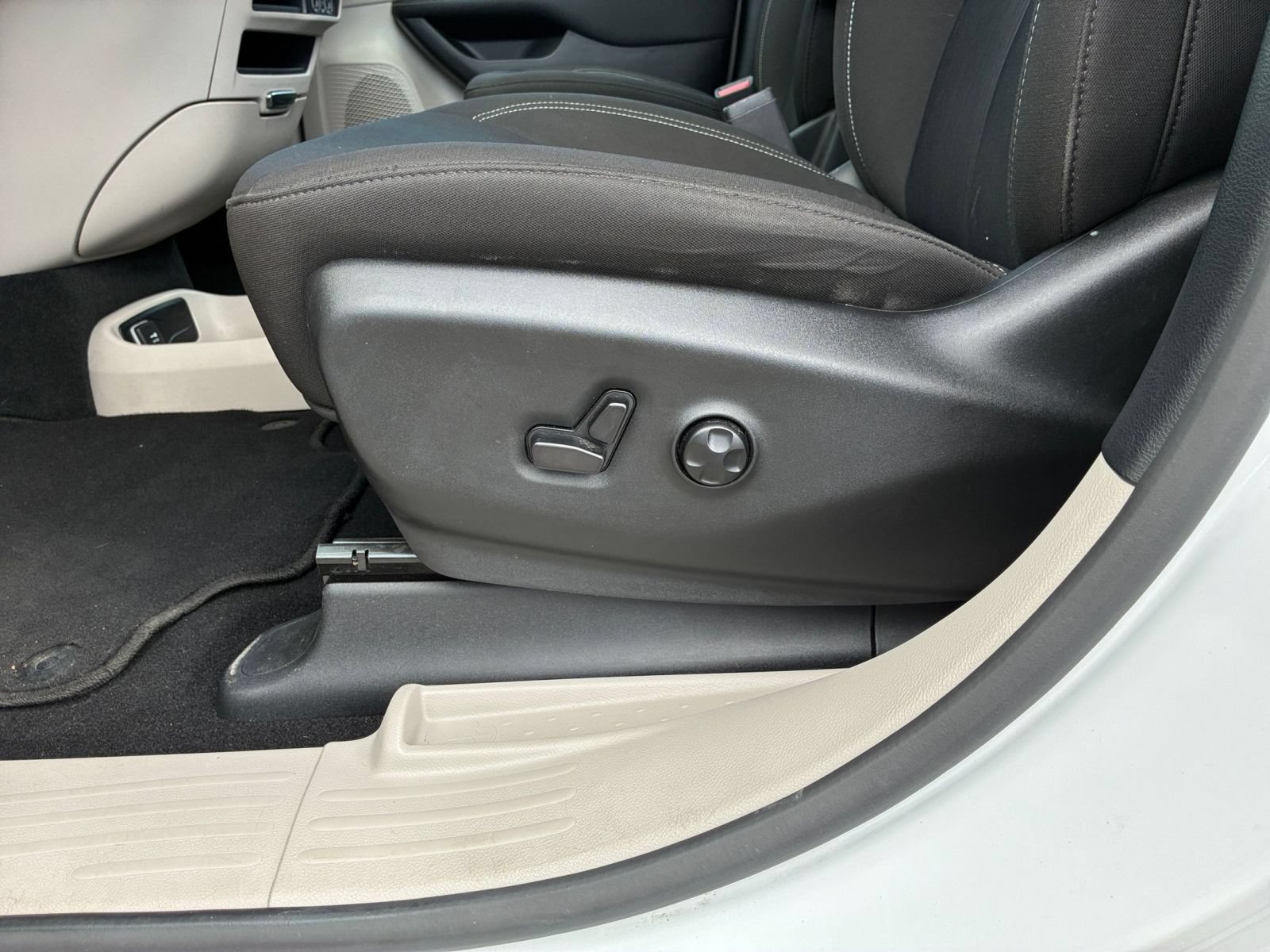 Thumbnail: 2024 Chrysler Voyager - 22
