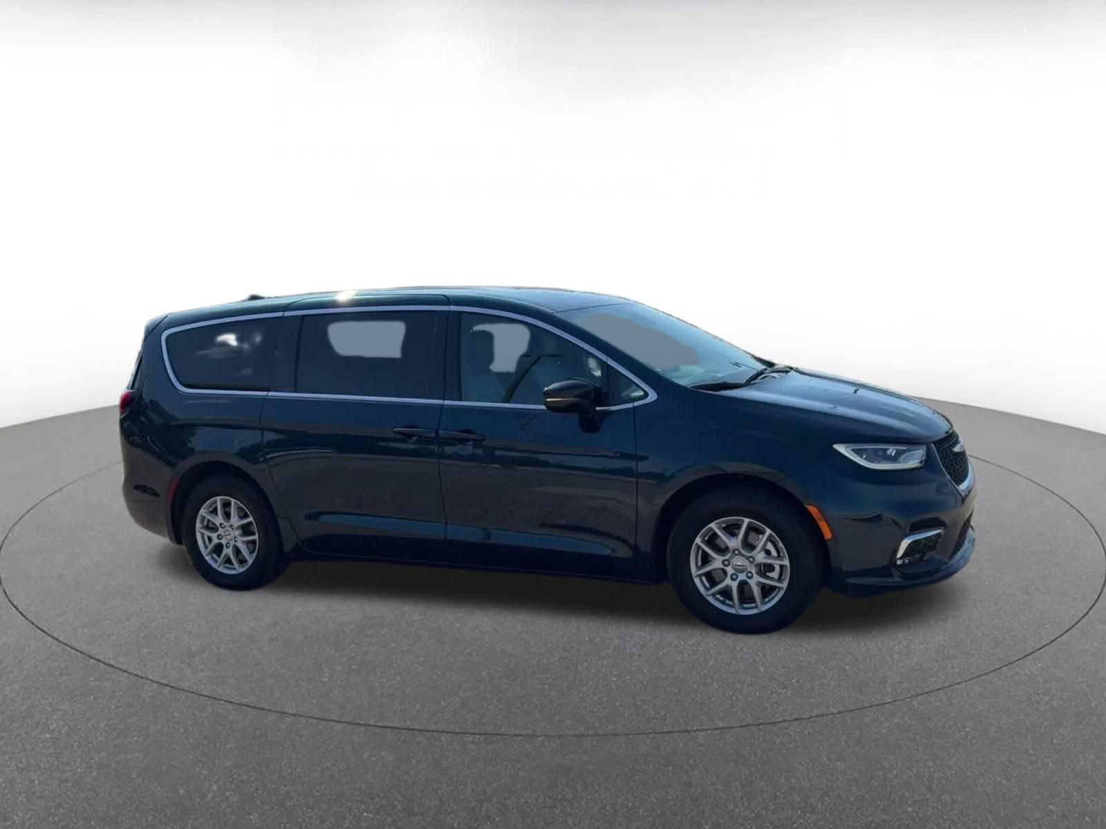 Thumbnail: 2025 Chrysler Pacifica - 2