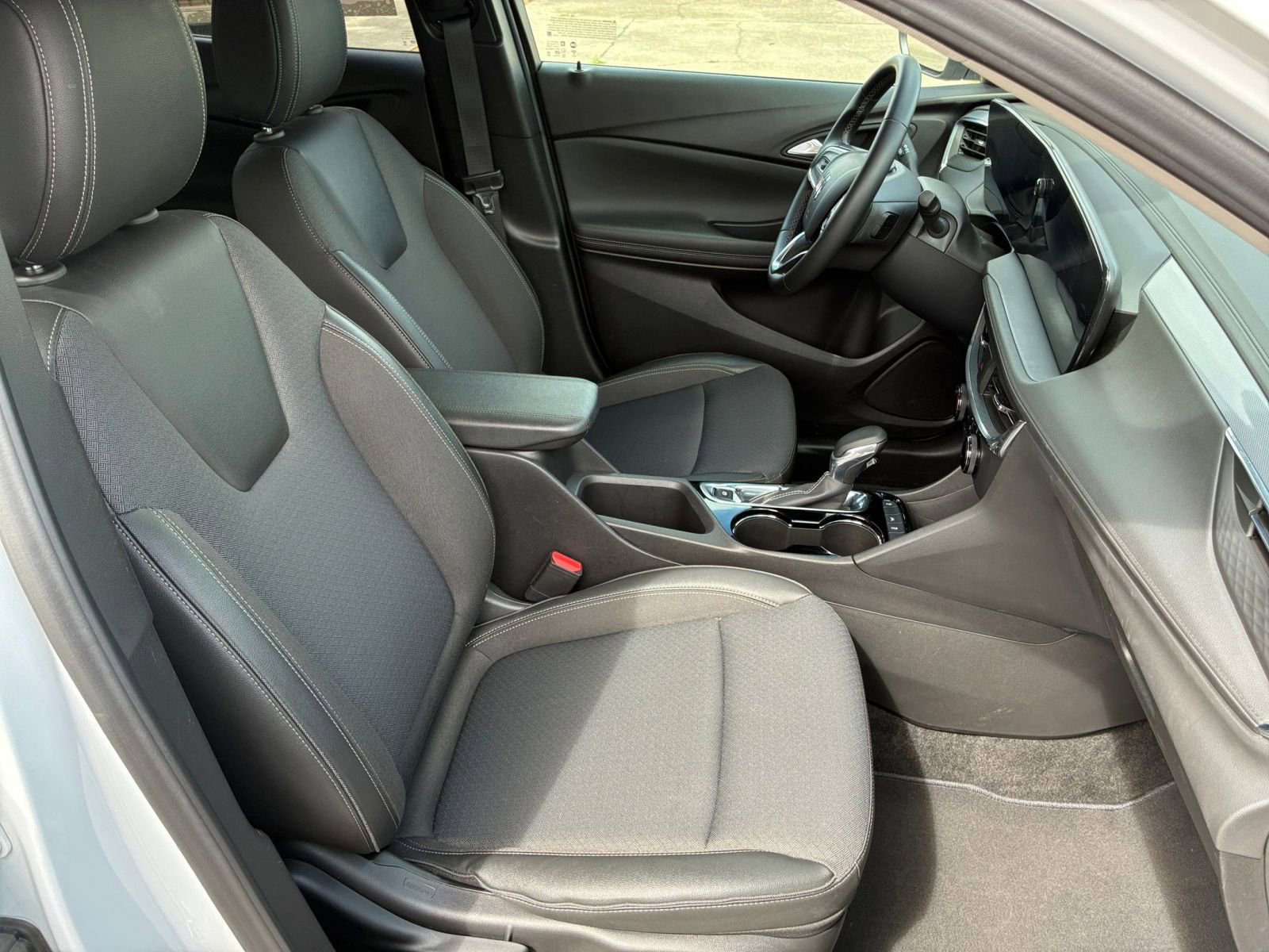 Thumbnail: 2025 Buick Encore GX - 34