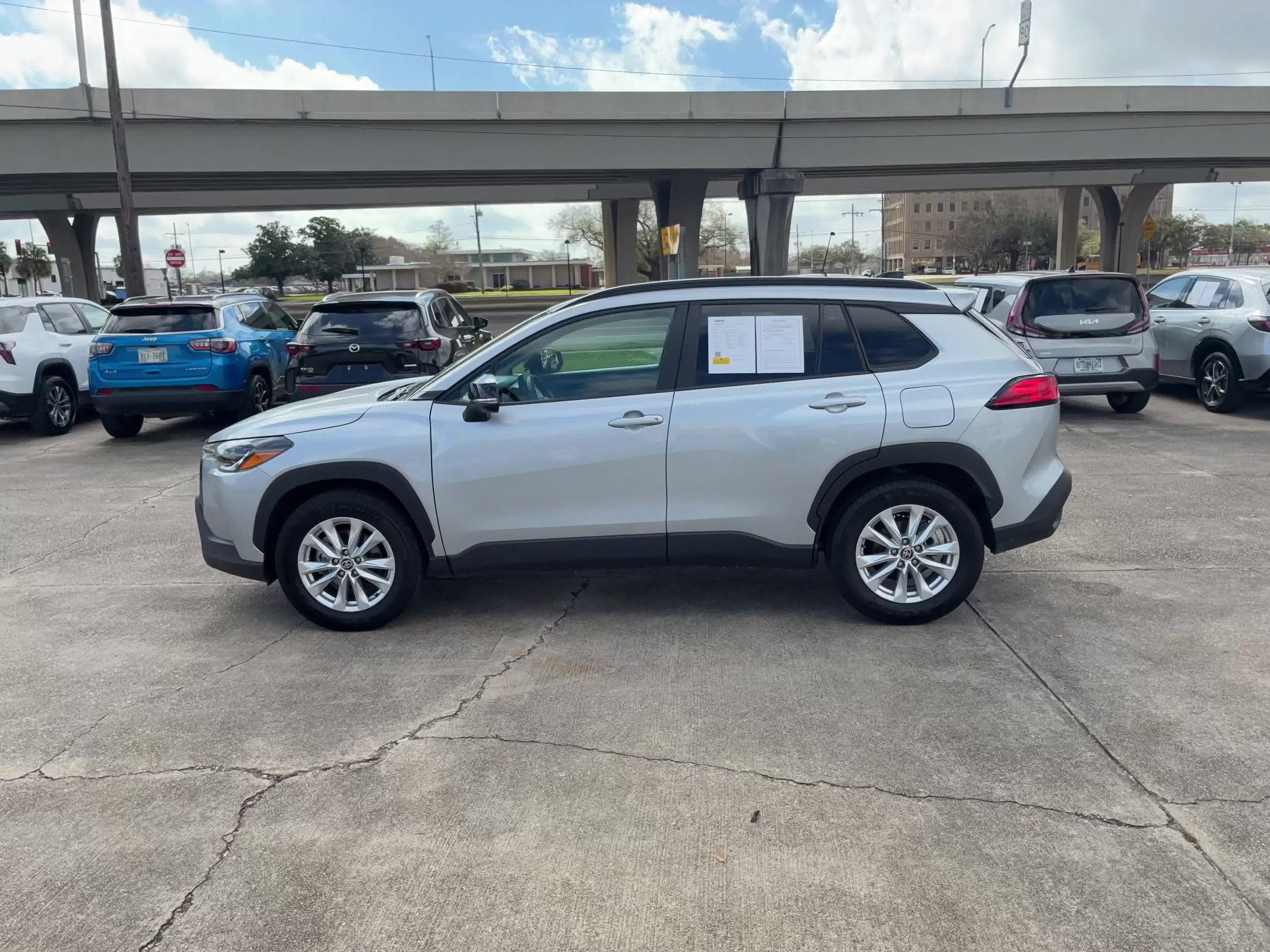 Thumbnail: 2025 Toyota Corolla Cross - 10