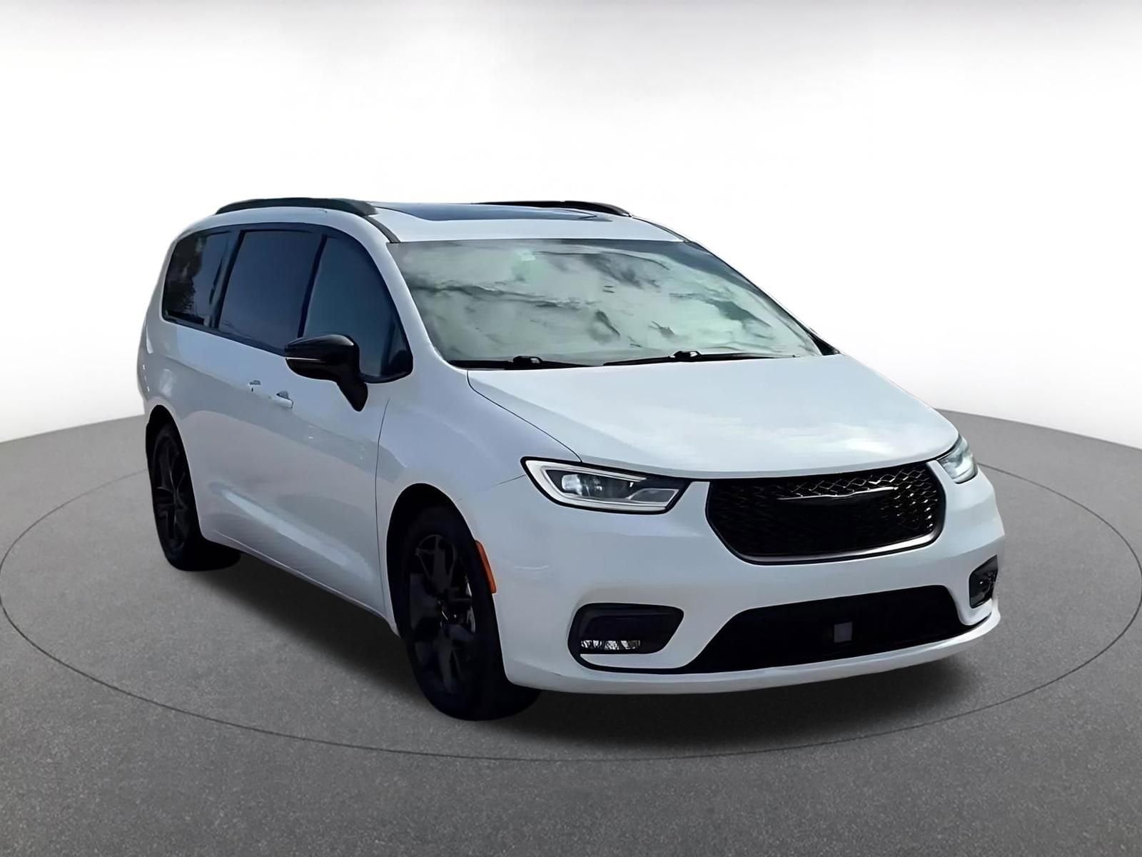 Thumbnail: 2025 Chrysler Pacifica - 3