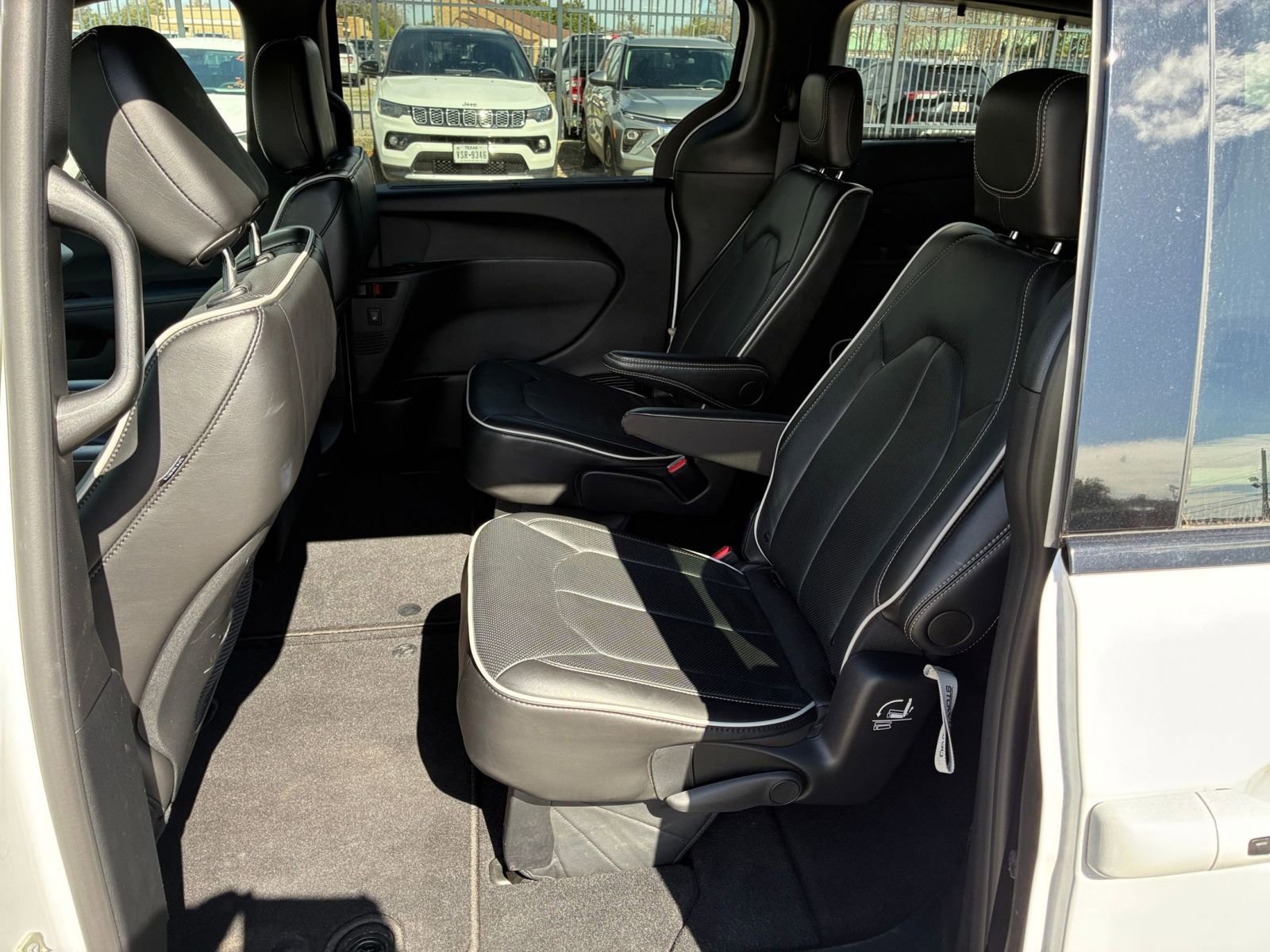 Thumbnail: 2025 Chrysler Pacifica - 29