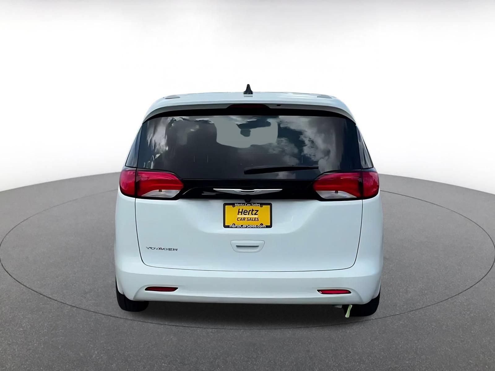 Thumbnail: 2024 Chrysler Voyager - 12