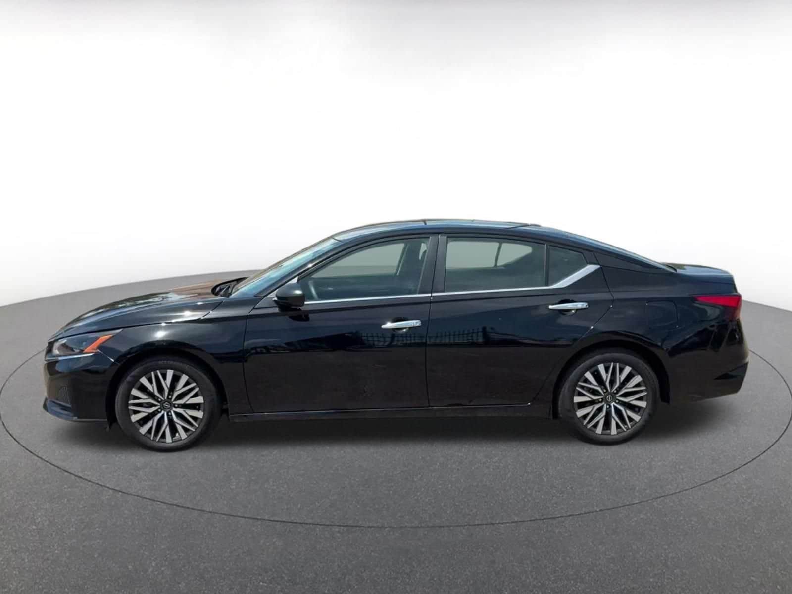 Thumbnail: 2025 Nissan Altima - 8