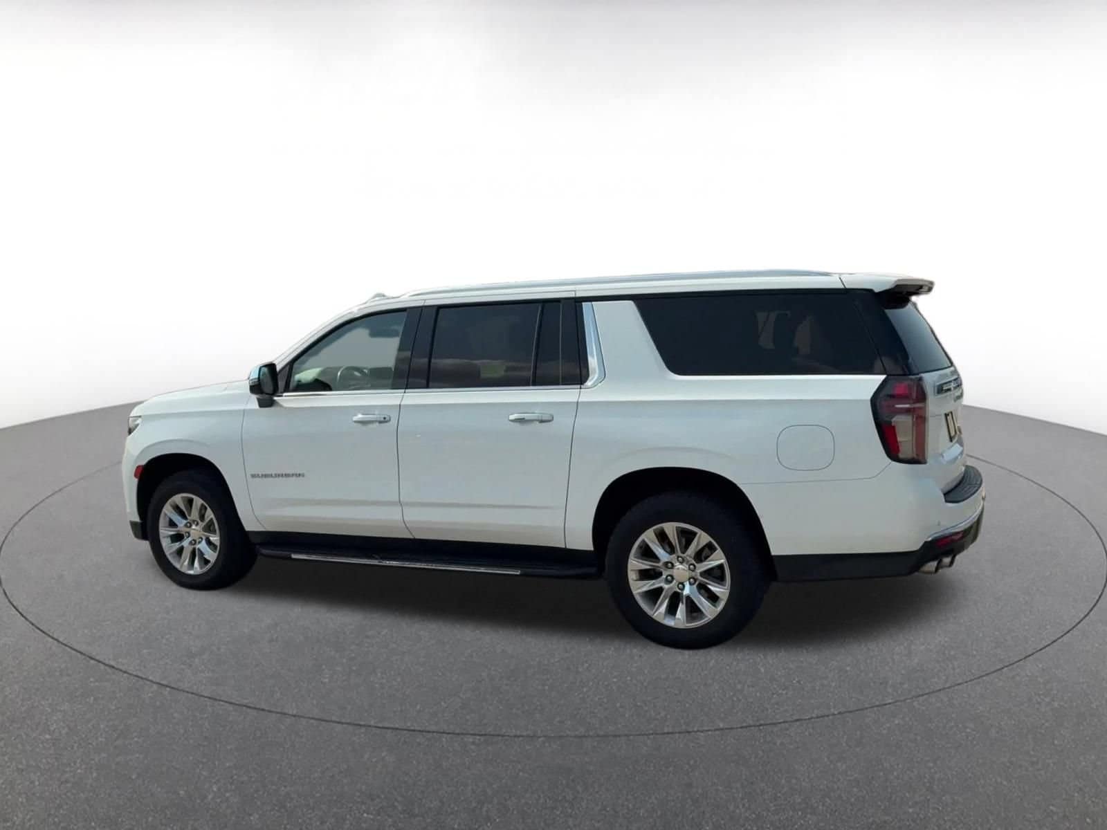 Thumbnail: 2023 Chevrolet Suburban - 8