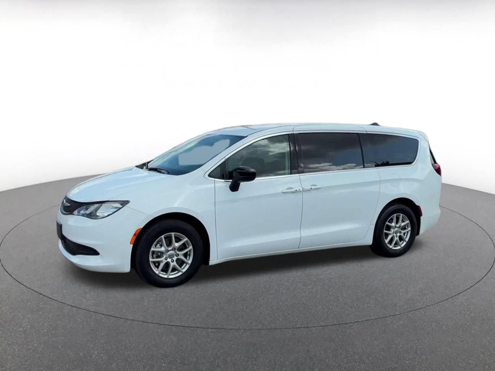 Thumbnail: 2024 Chrysler Voyager - 8