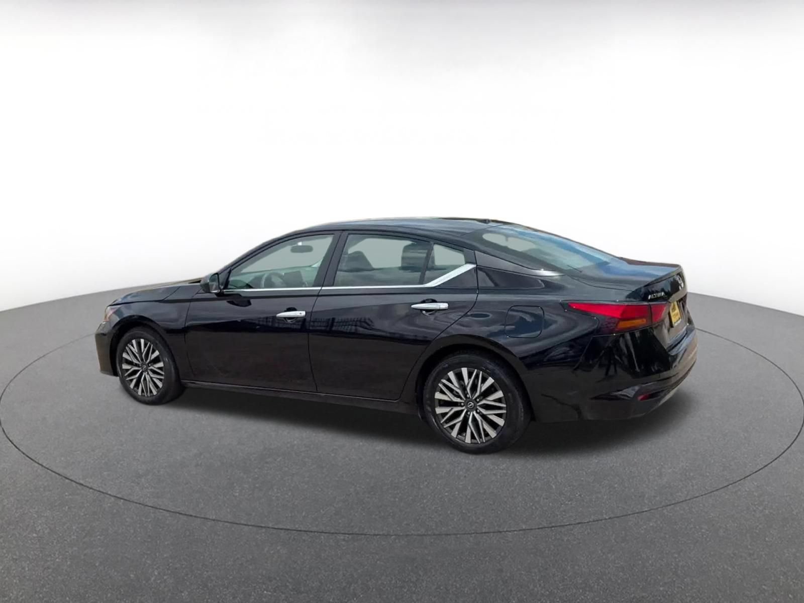 Thumbnail: 2025 Nissan Altima - 10
