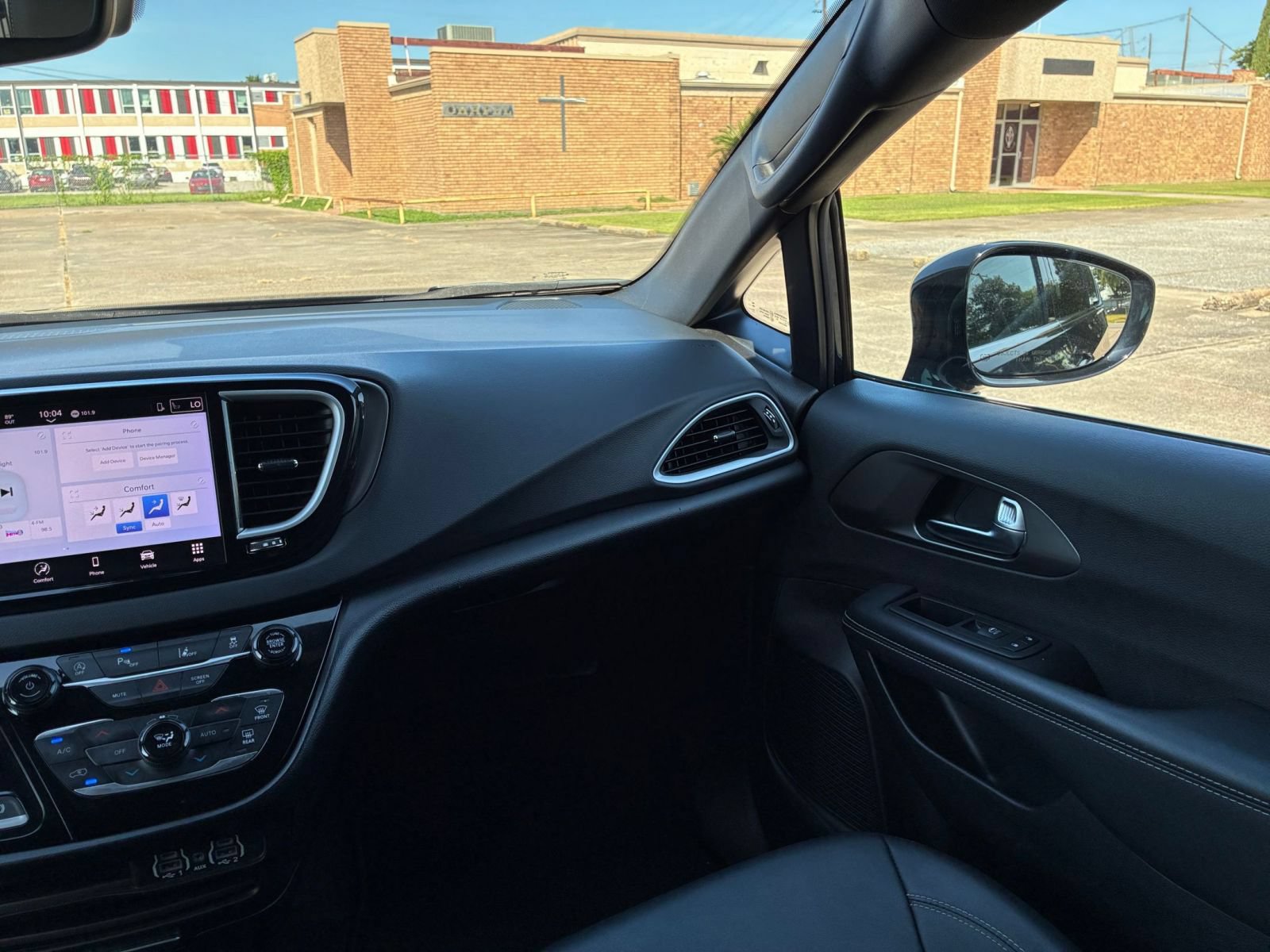 Thumbnail: 2025 Chrysler Pacifica - 32