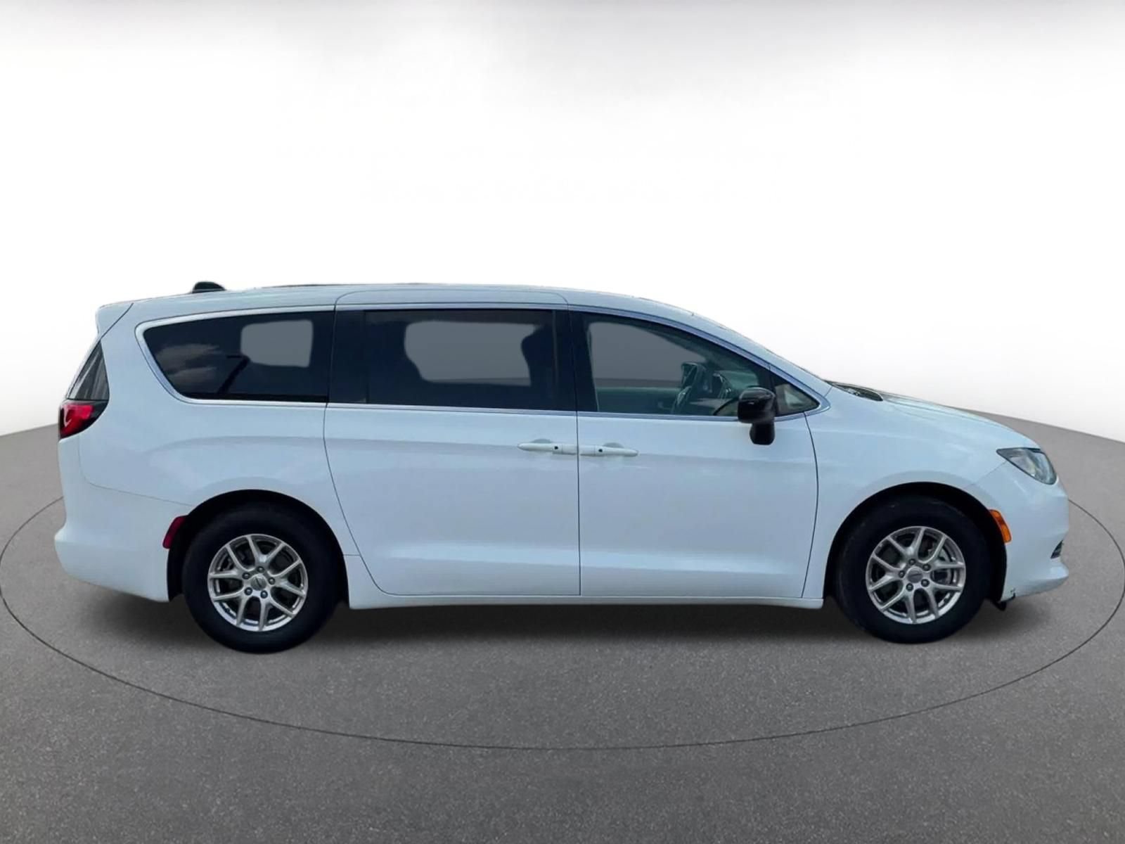 Thumbnail: 2024 Chrysler Voyager - 16