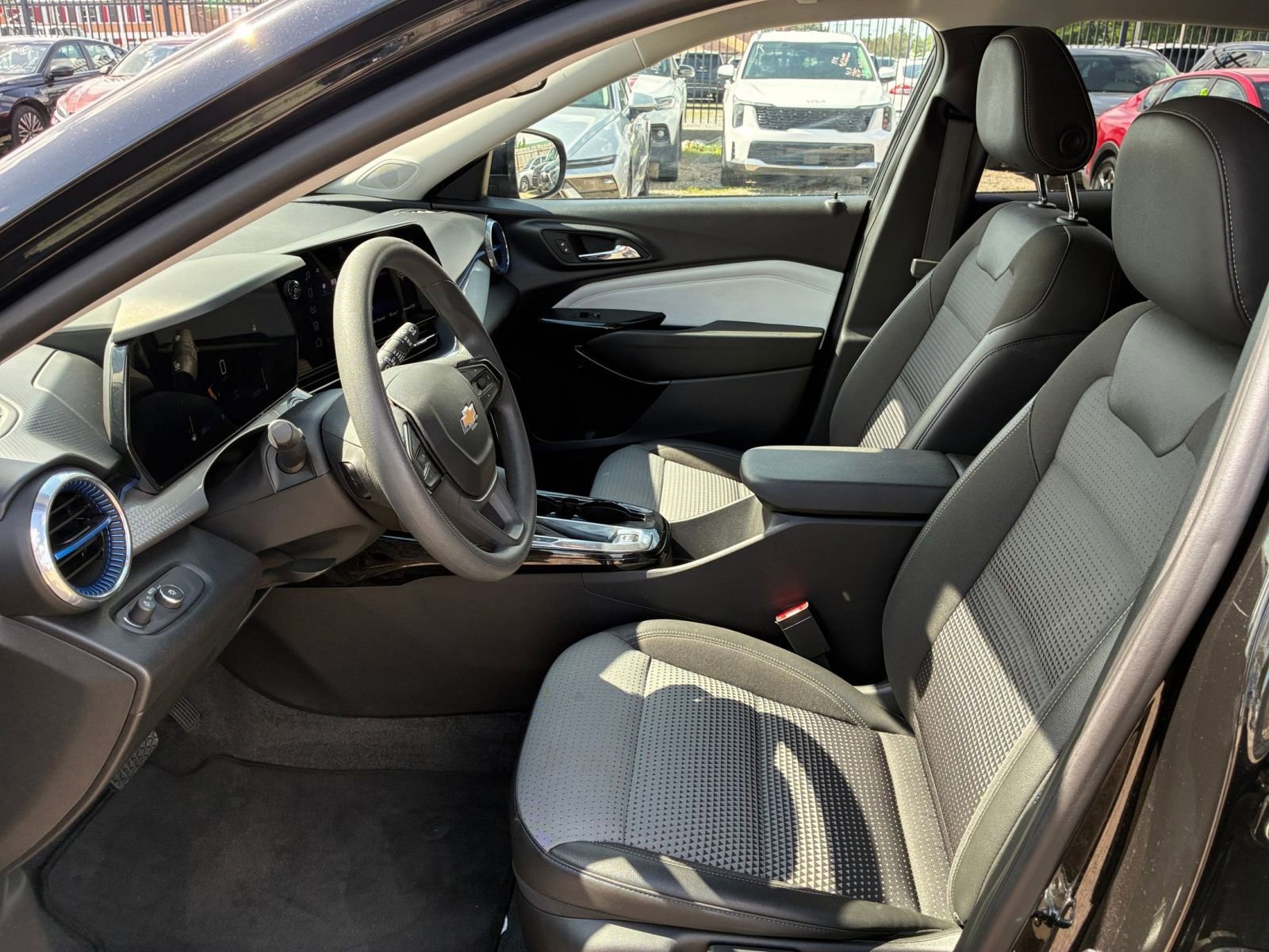 Thumbnail: 2025 Chevrolet Trax - 24