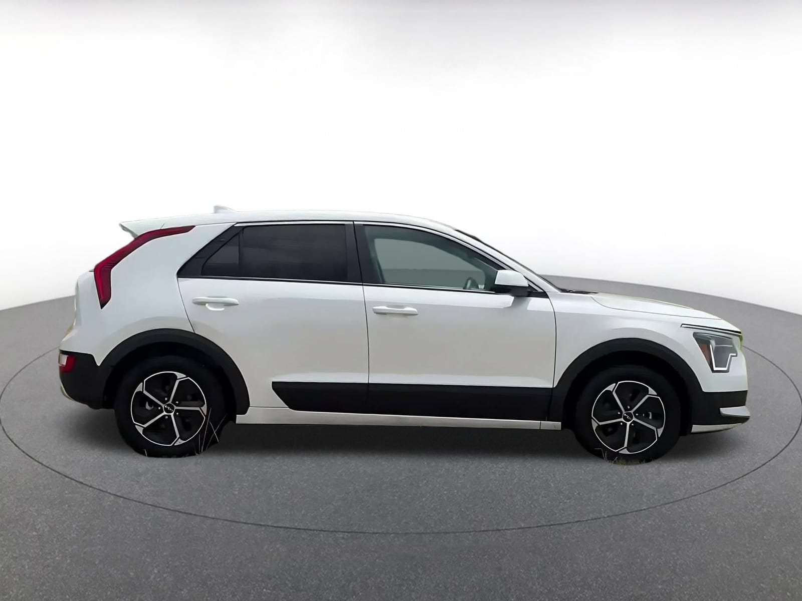 Thumbnail: 2026 Kia Niro - 16