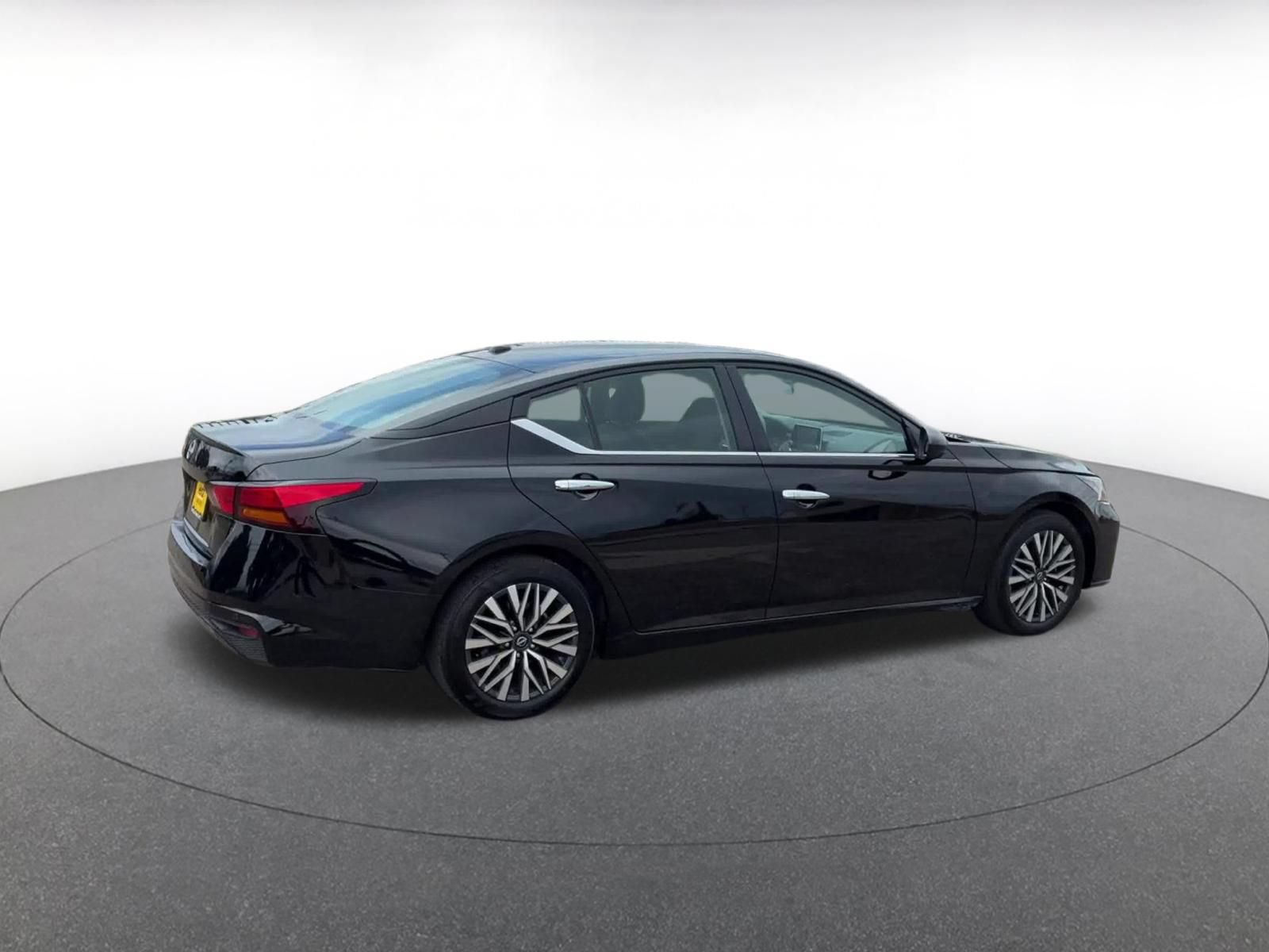 Thumbnail: 2025 Nissan Altima - 15