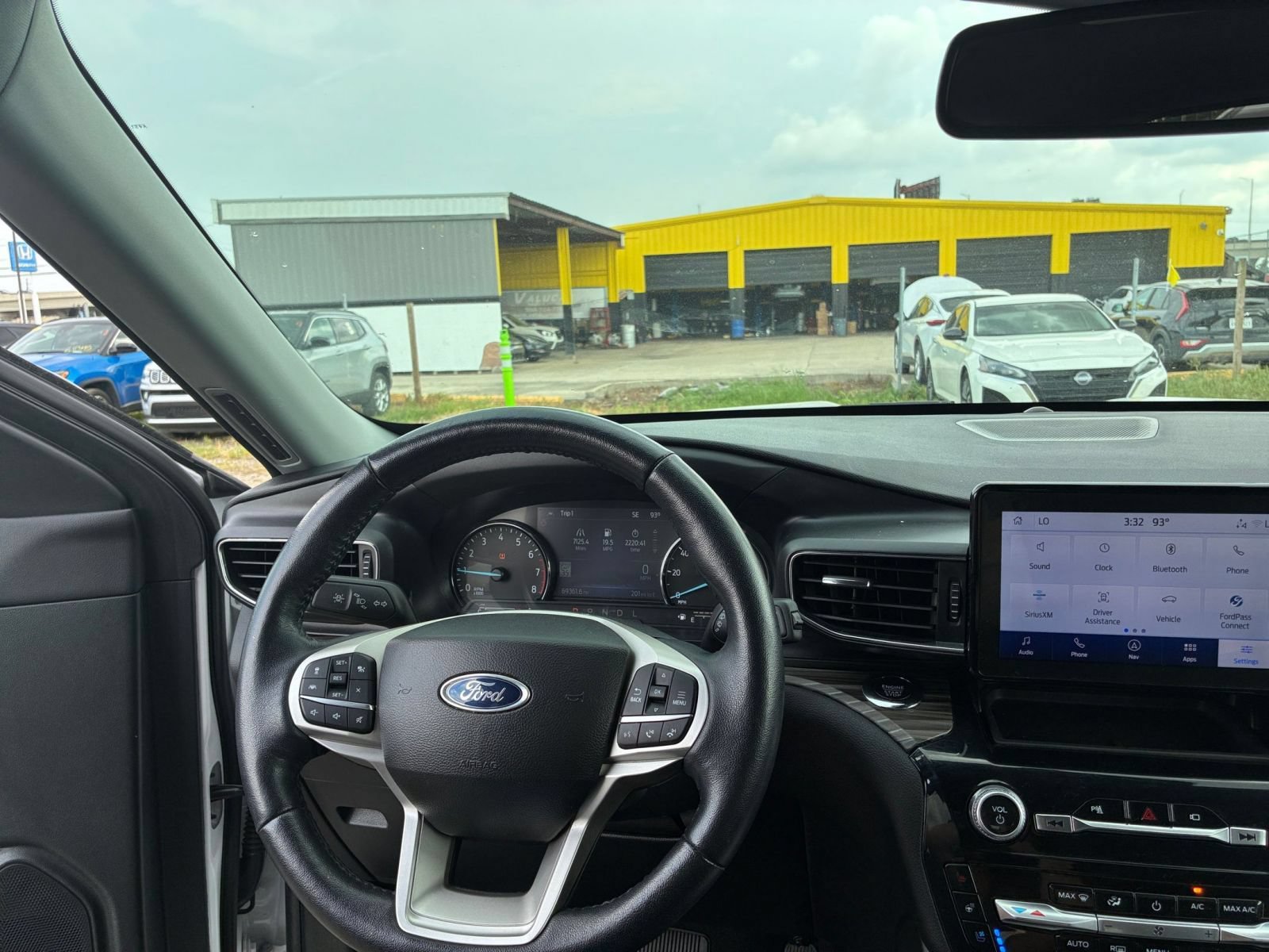 Thumbnail: 2023 Ford Explorer - 32