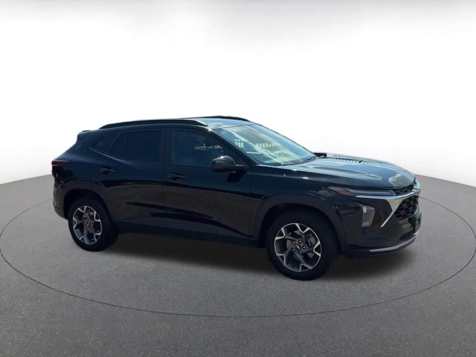 Thumbnail: 2025 Chevrolet Trax - 2