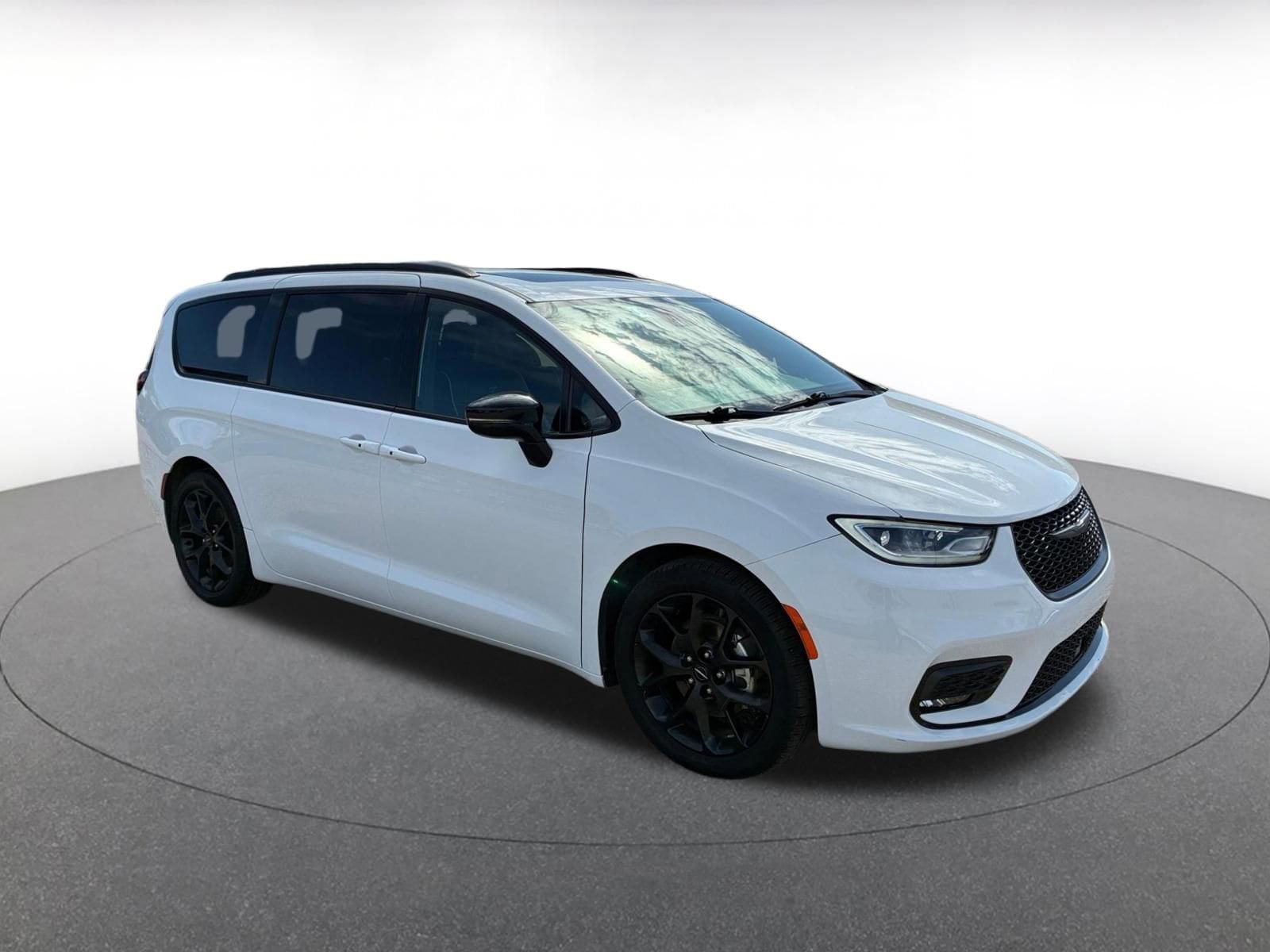 Thumbnail: 2025 Chrysler Pacifica - 1