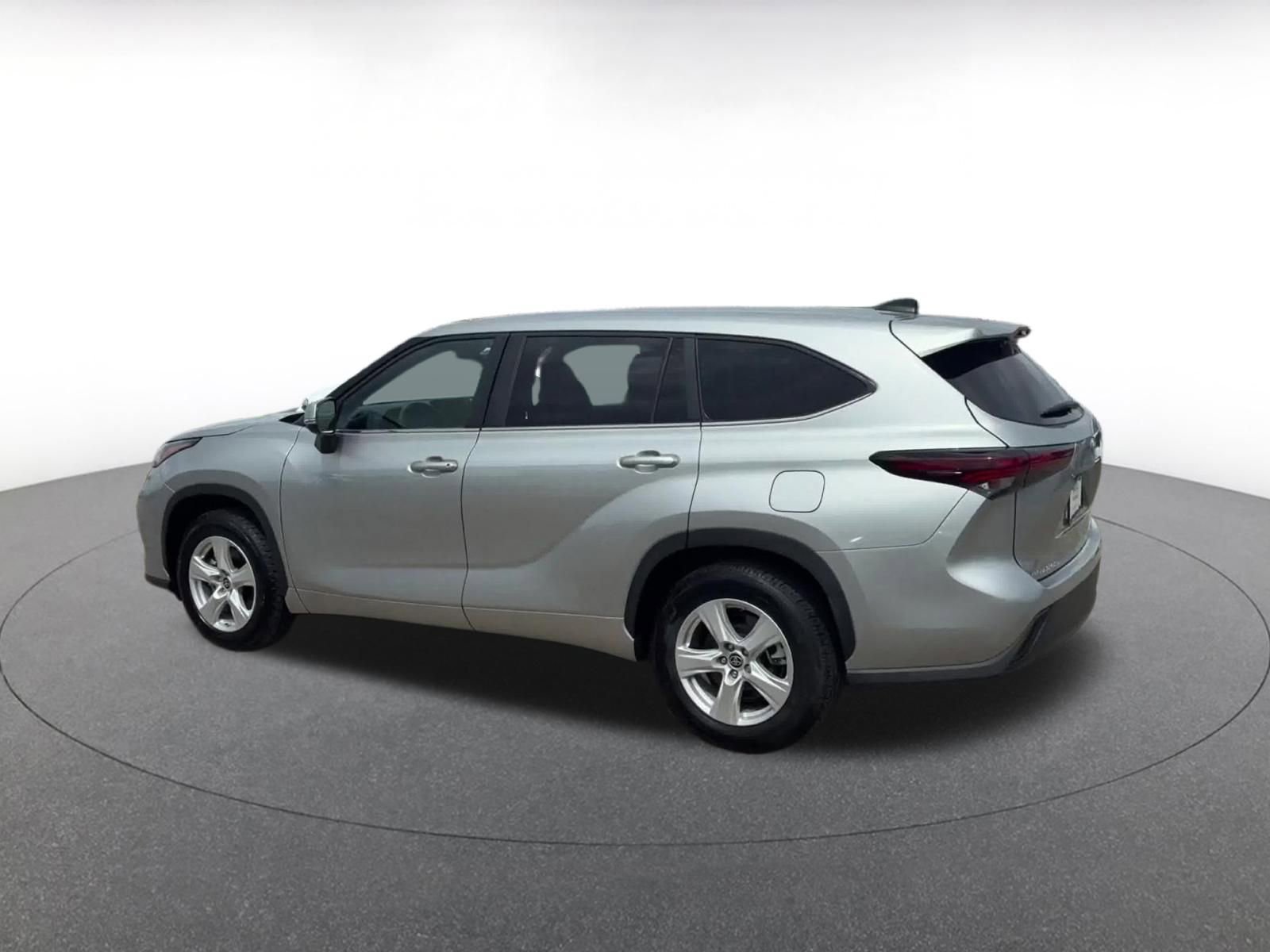 Thumbnail: 2025 Toyota Highlander - 10