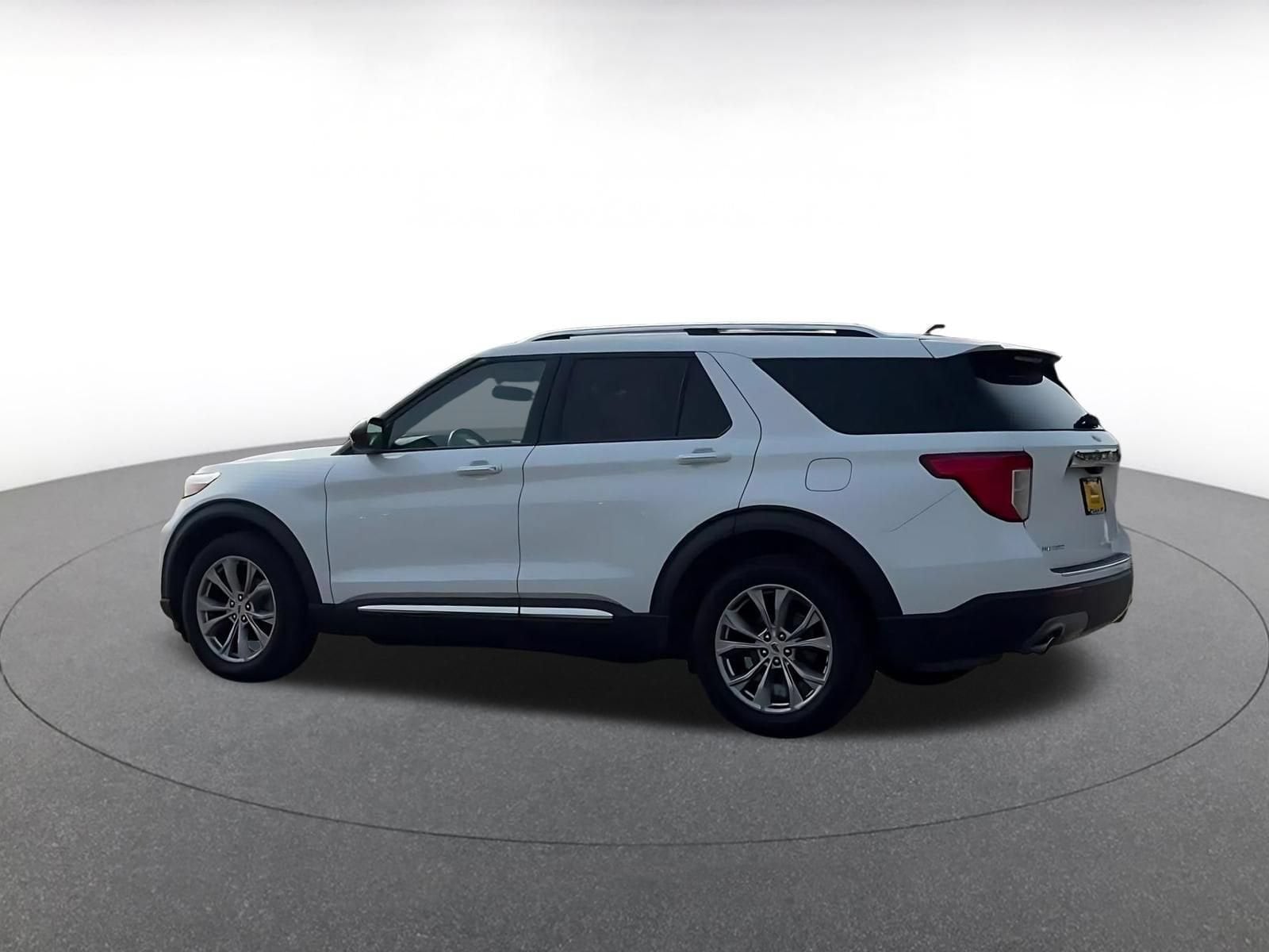 Thumbnail: 2023 Ford Explorer - 9