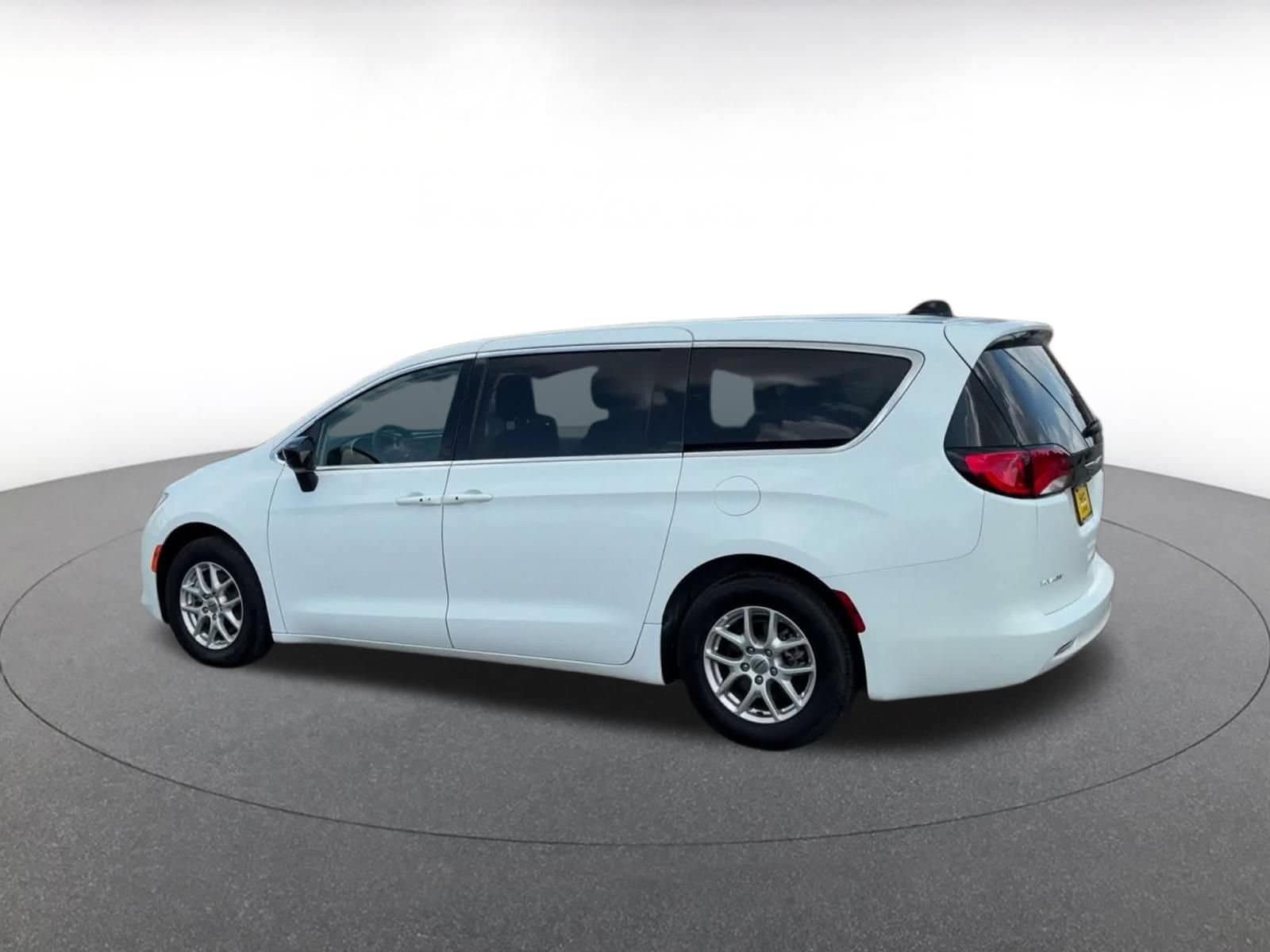 Thumbnail: 2024 Chrysler Voyager - 10