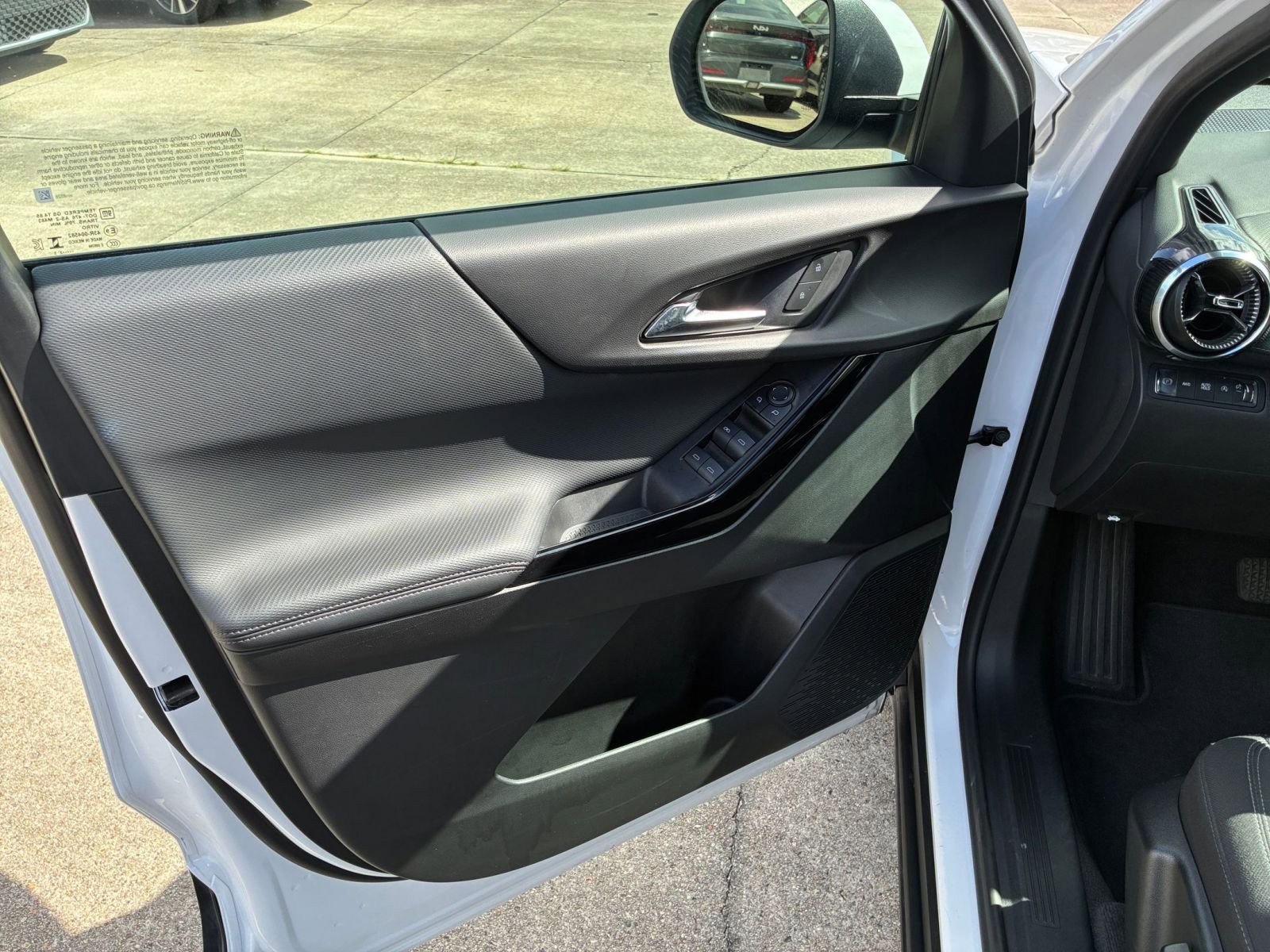 Thumbnail: 2025 Chevrolet Equinox - 18