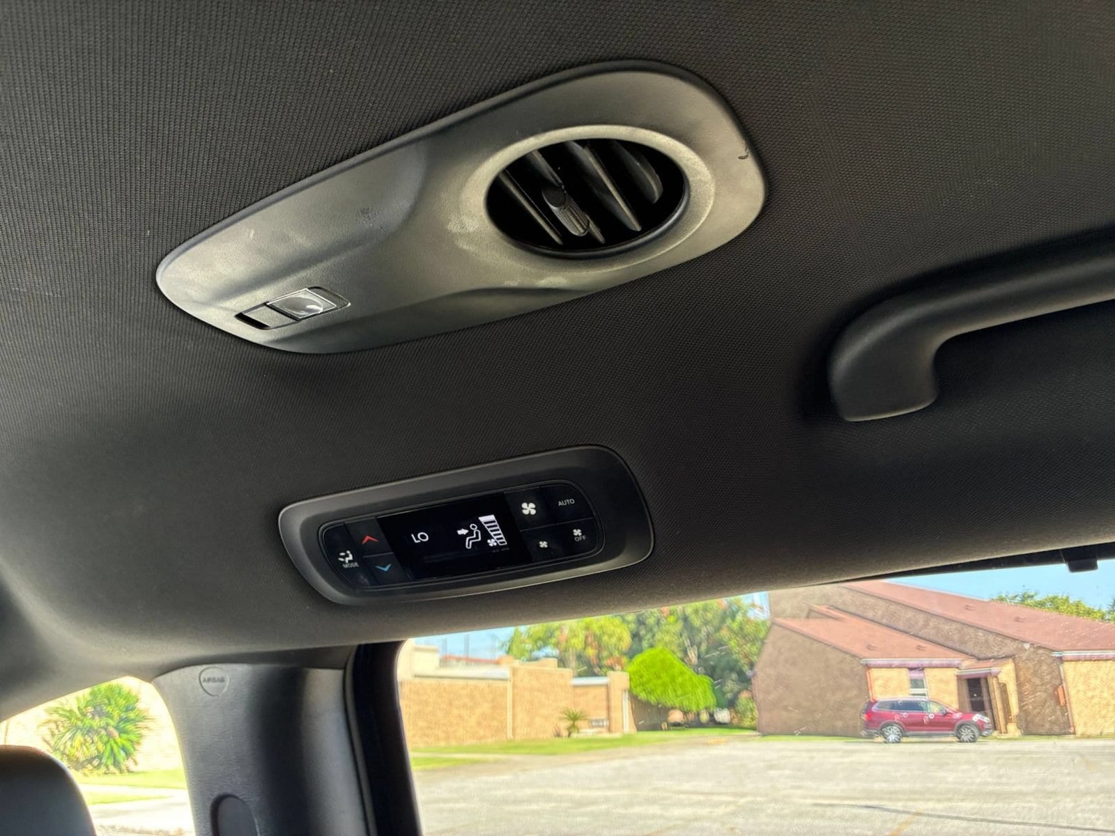 Thumbnail: 2025 Chrysler Pacifica - 19